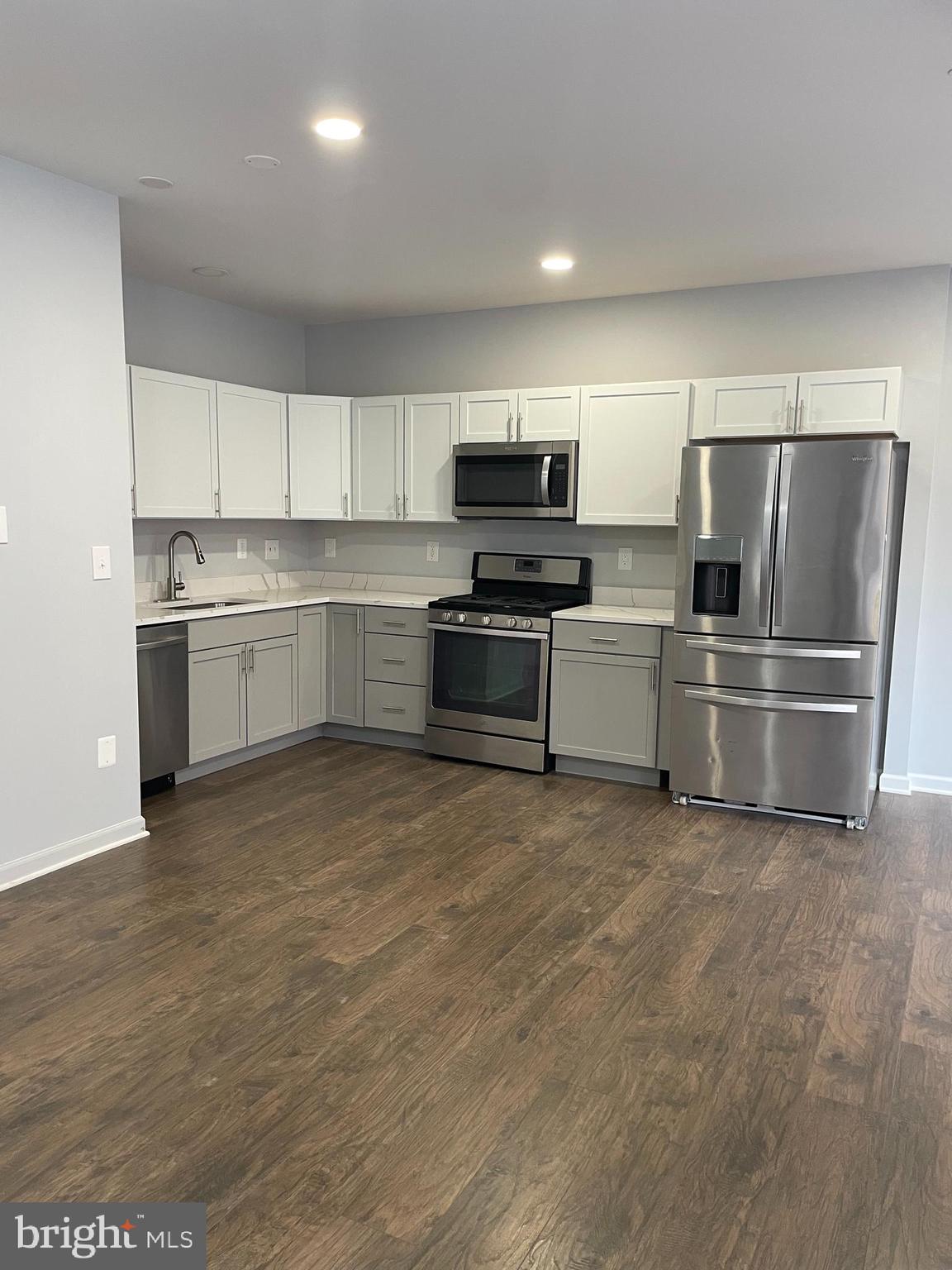 THE VILLAGES OF LYONSFIELD RUN - Residential