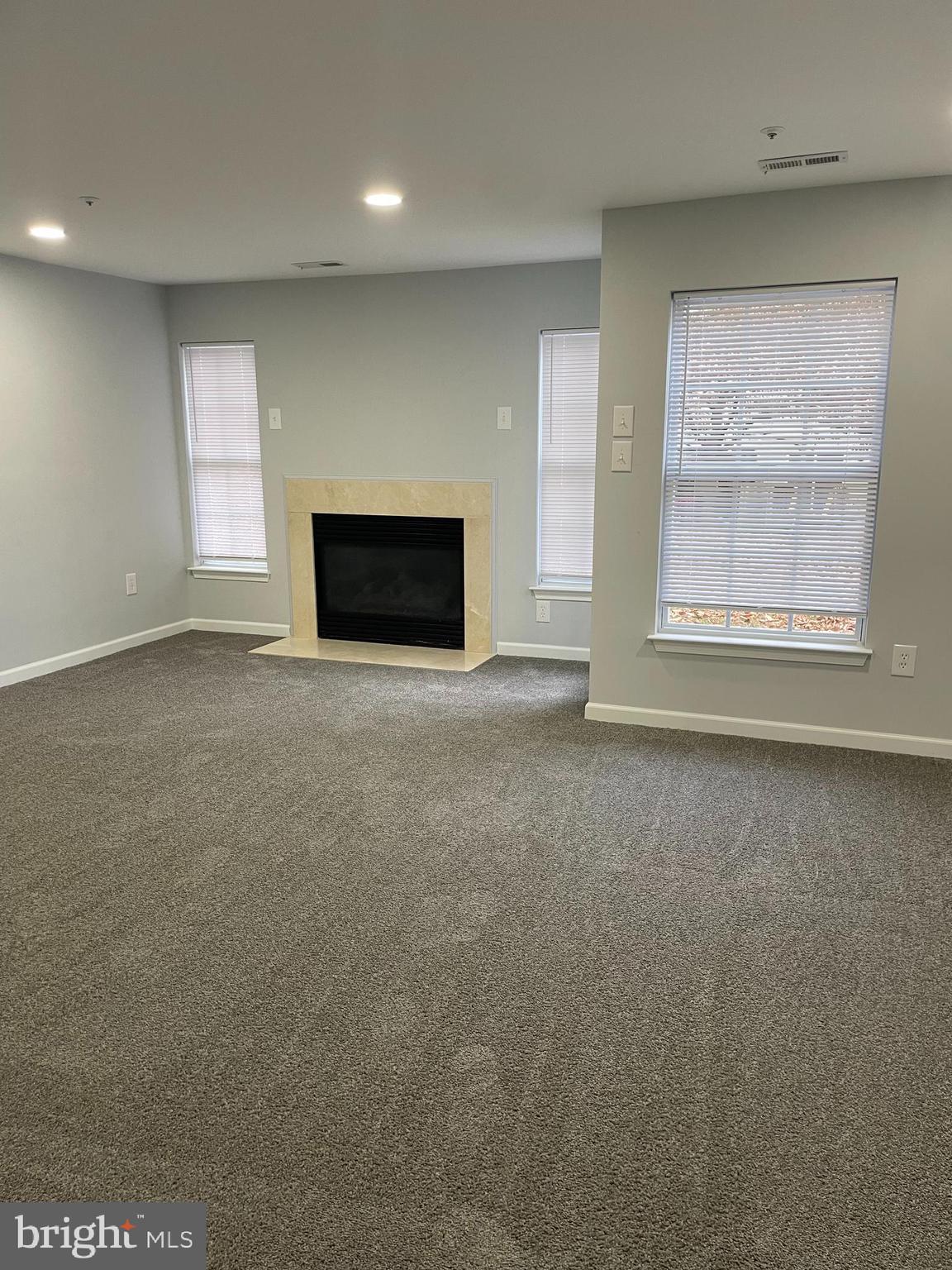 THE VILLAGES OF LYONSFIELD RUN - Residential