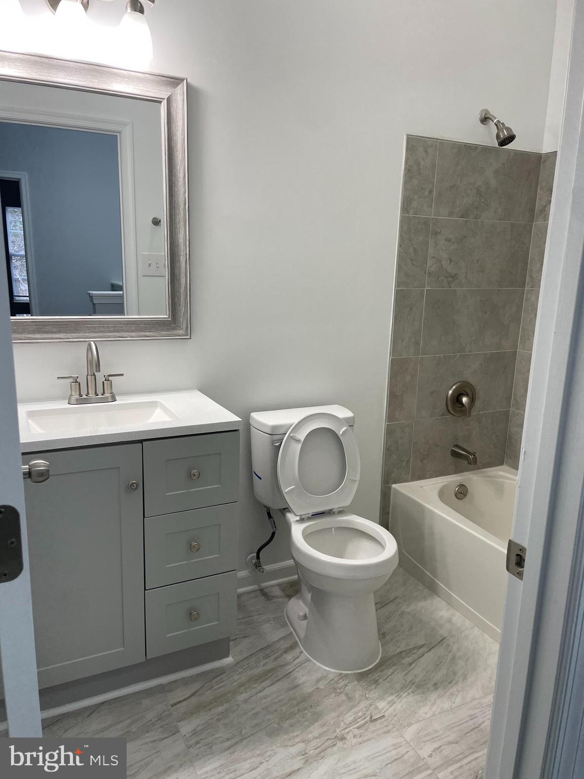 THE VILLAGES OF LYONSFIELD RUN - Residential