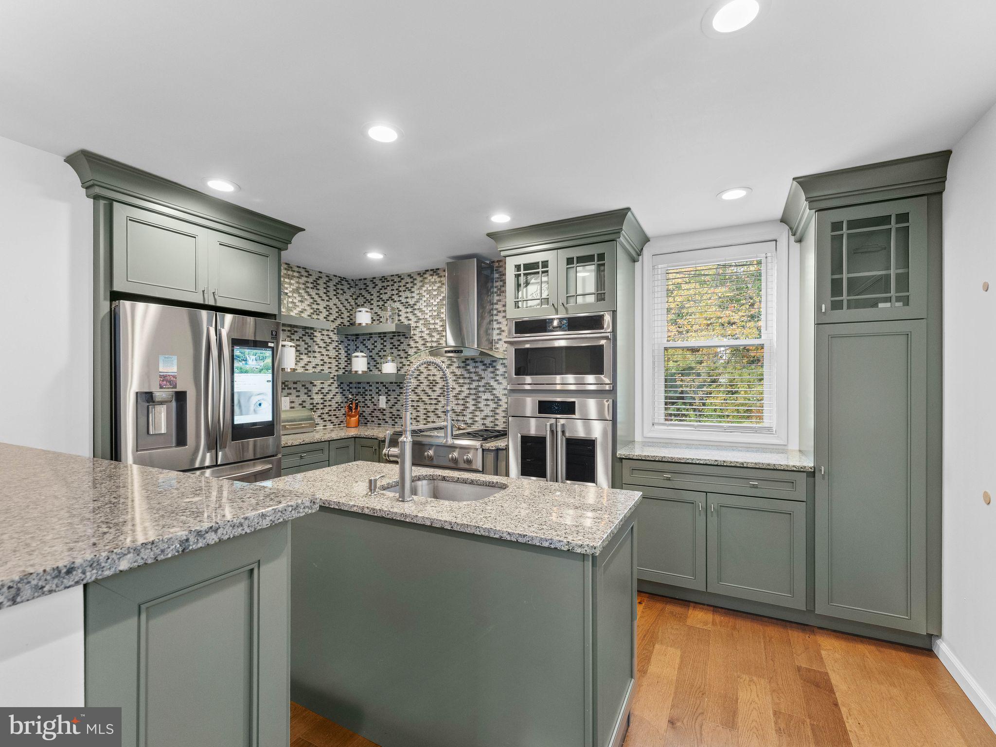 LAWNDALE - Residential