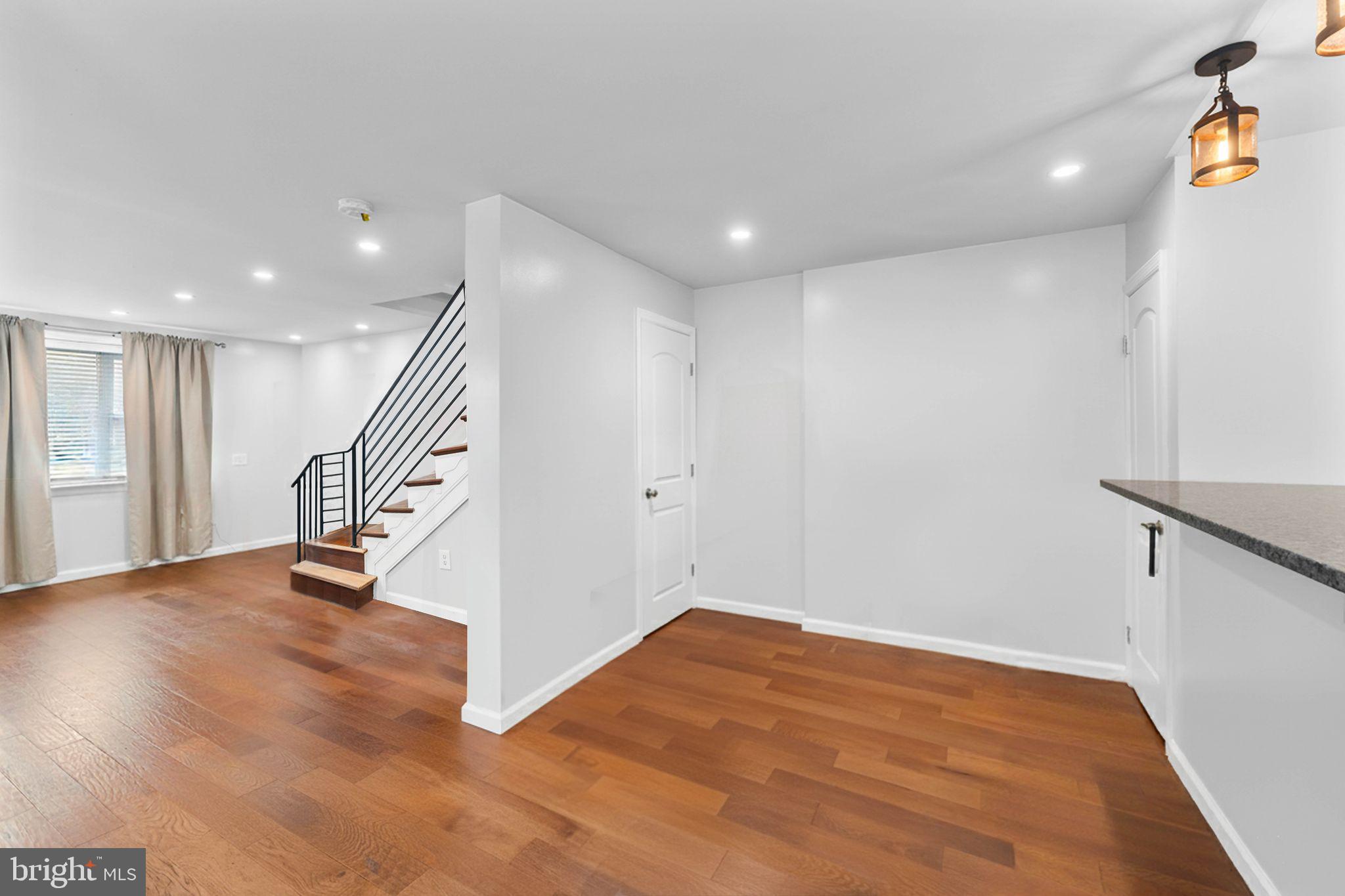 LAWNDALE - Residential