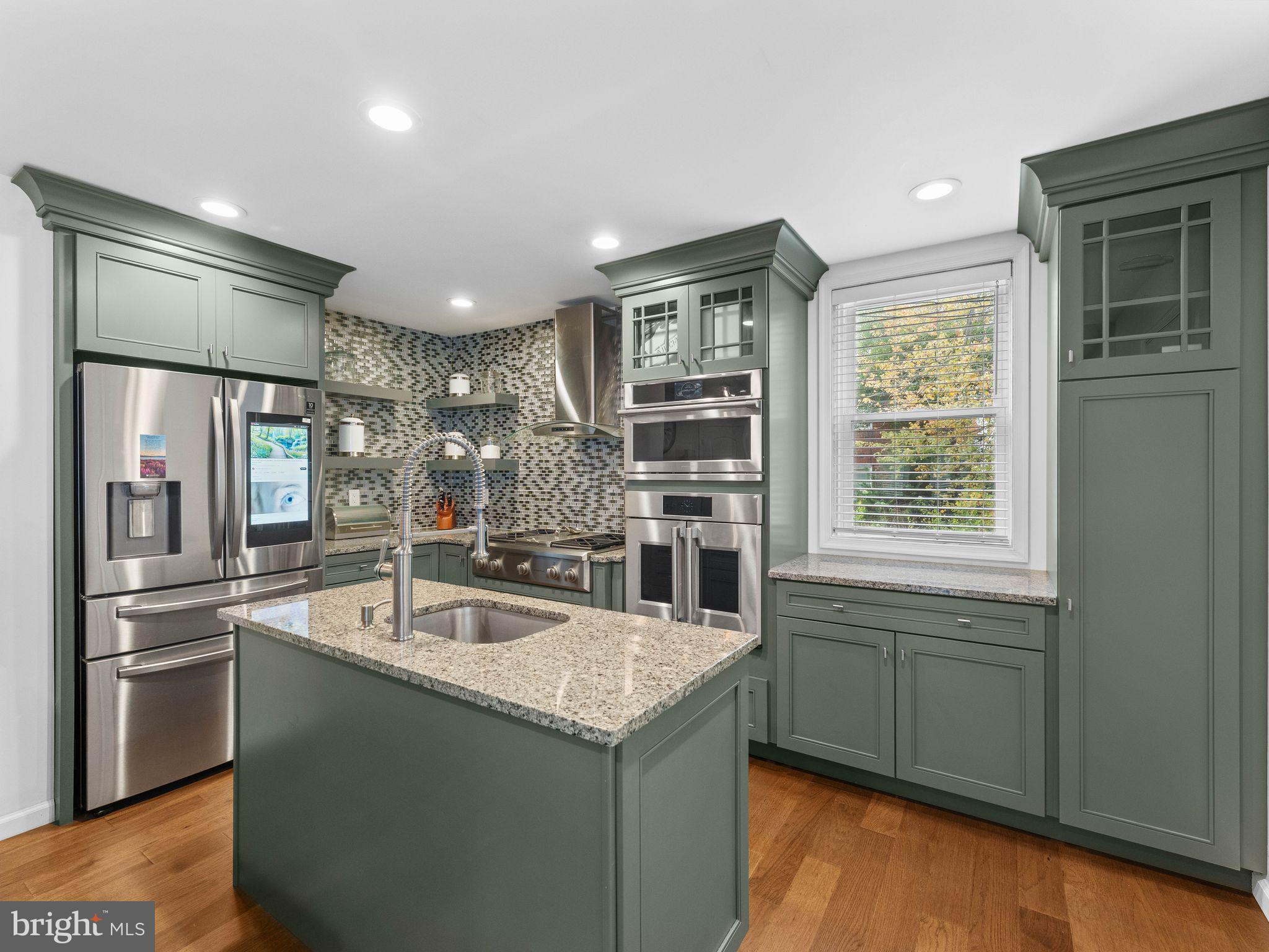 LAWNDALE - Residential