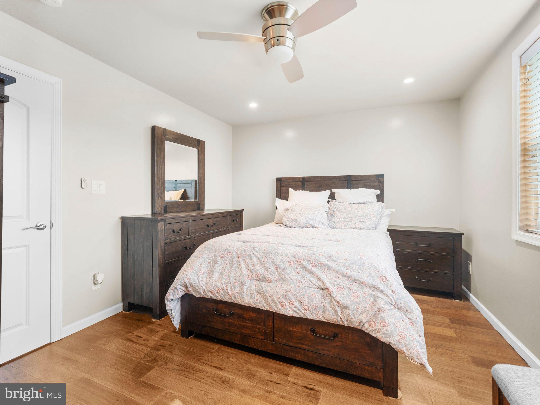 LAWNDALE - Residential