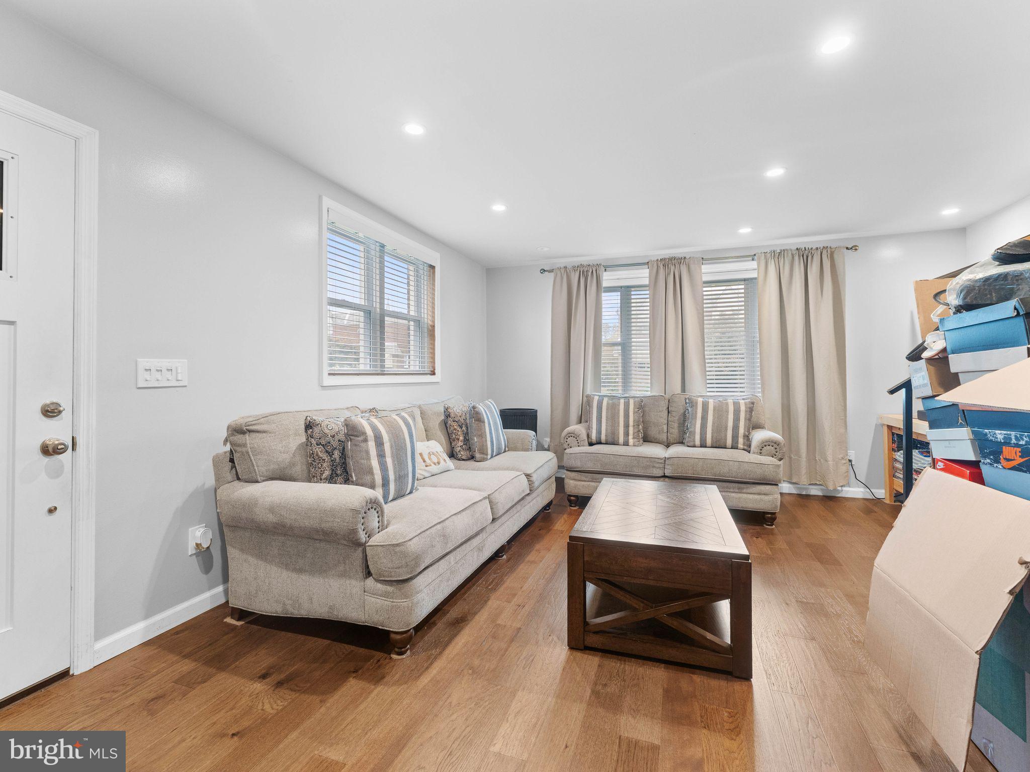 LAWNDALE - Residential