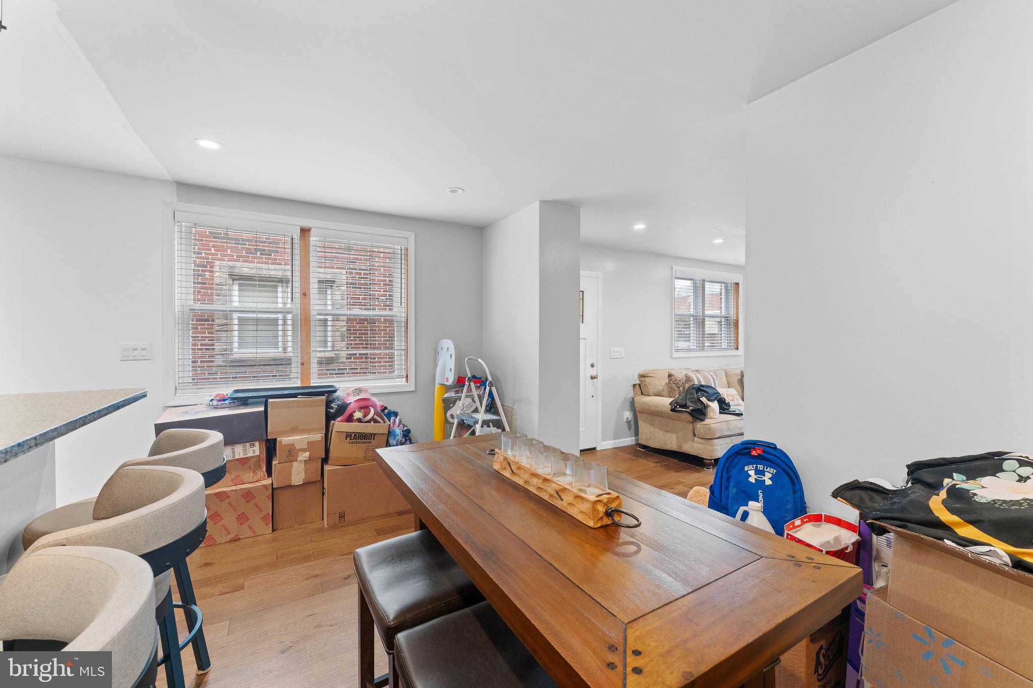 LAWNDALE - Residential