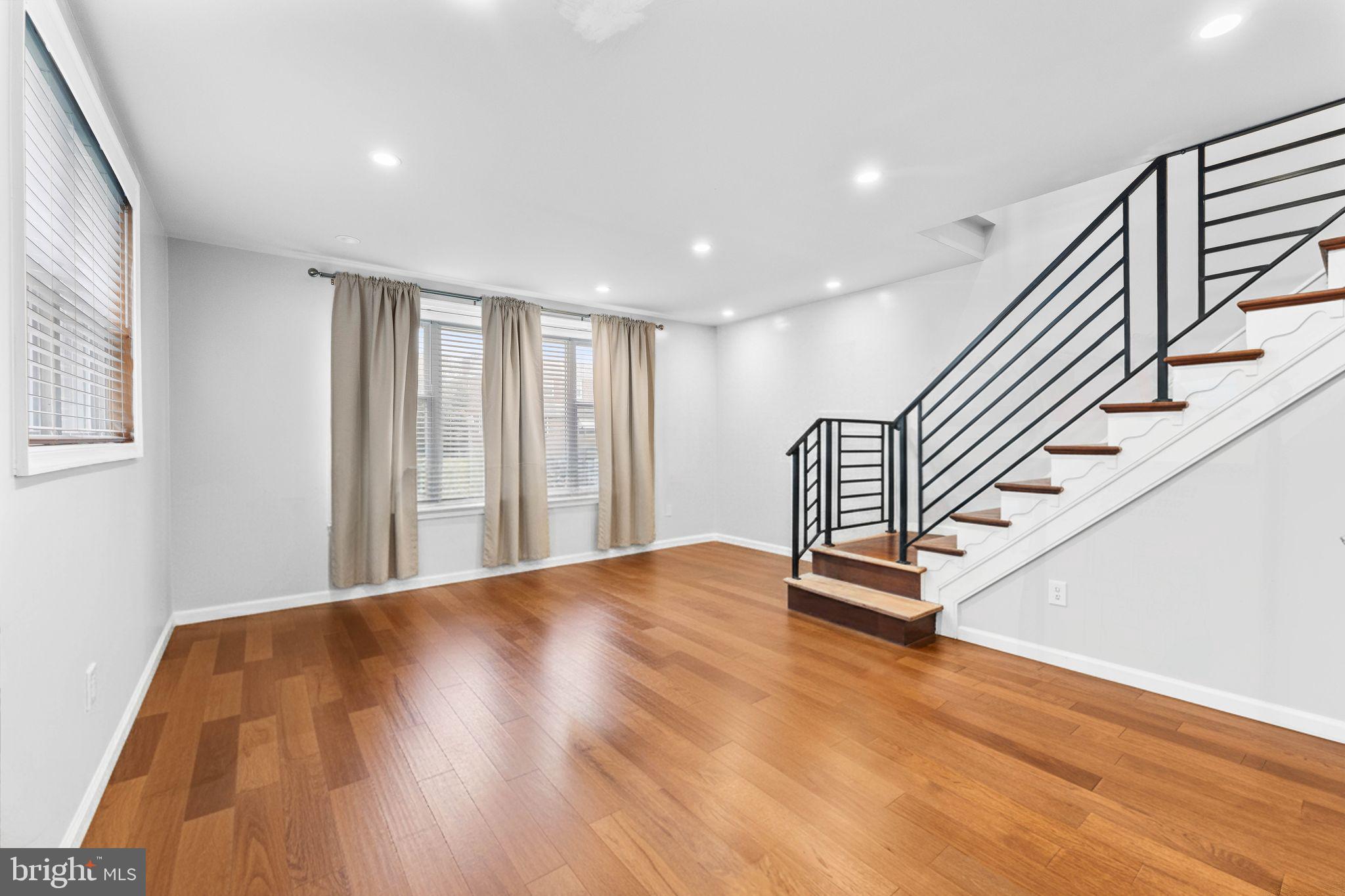 LAWNDALE - Residential