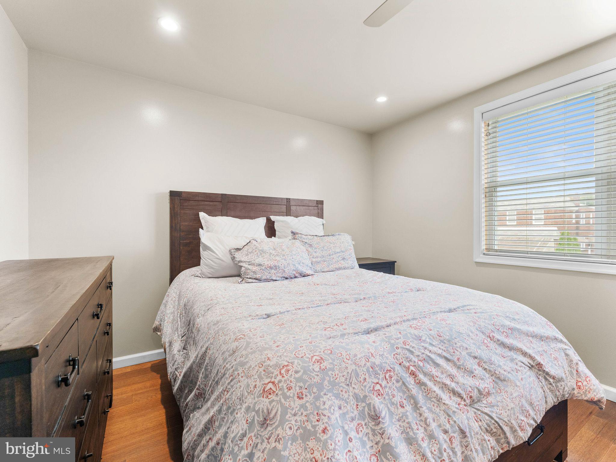 LAWNDALE - Residential