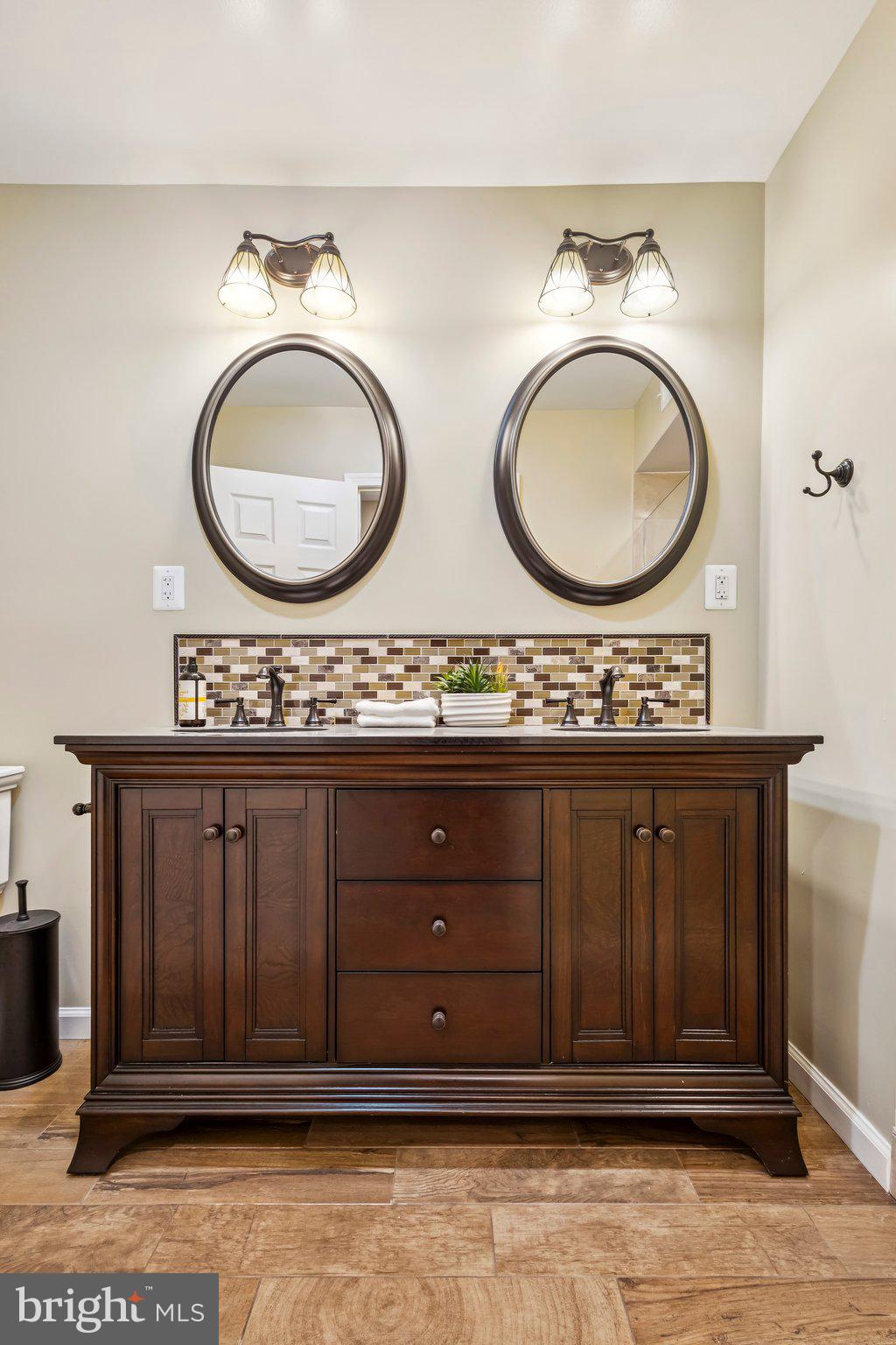 HALLOWING POINT RIVER ESTATES - Residential