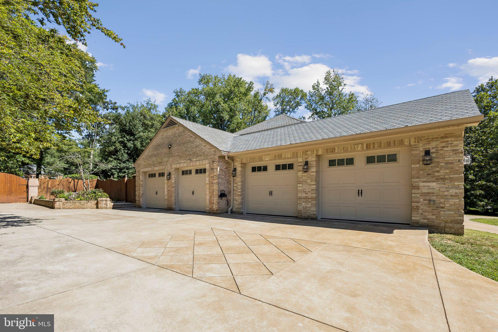 HALLOWING POINT RIVER ESTATES - Residential