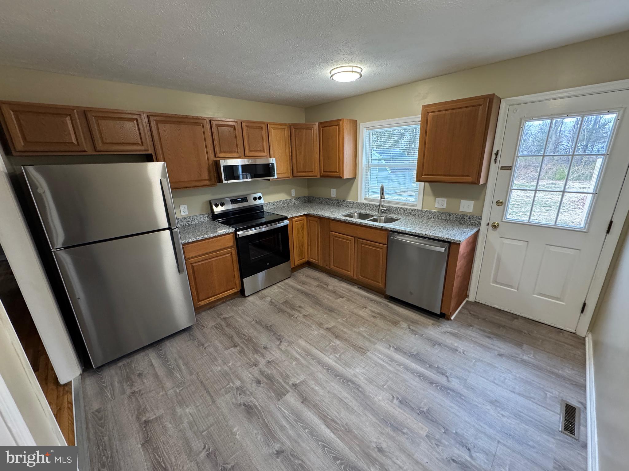 125 LONGSTREET AVENUE