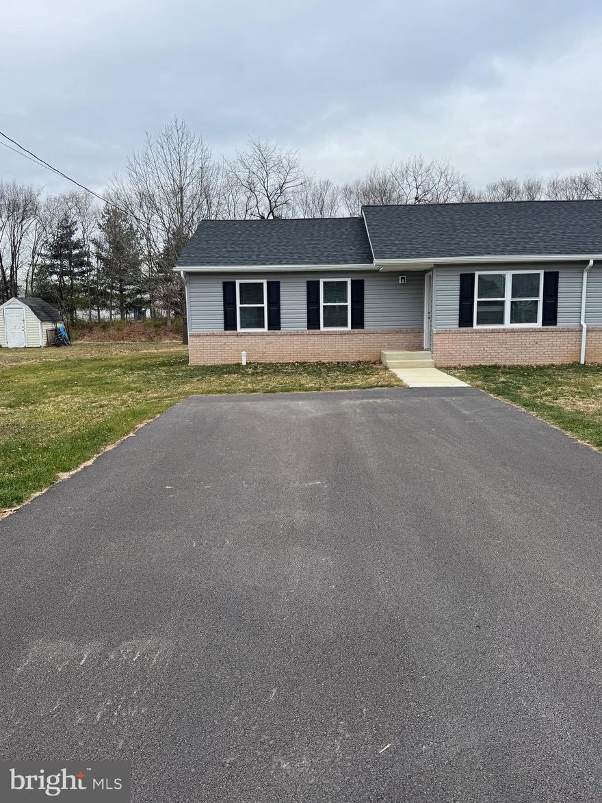 3bedroom 2bath single level duplex located minutes from I81 and route 7. Hardwood flooring throughout with vinyl plank flooring in bathrooms and kitchen.  Washer and dryer hookup.

Requirements to qualify: (1) minimum $94k annual household income, (2) Good credit, (3) Good Landlord reference

Please contact listing agent for application. $47 application fee per applicant.