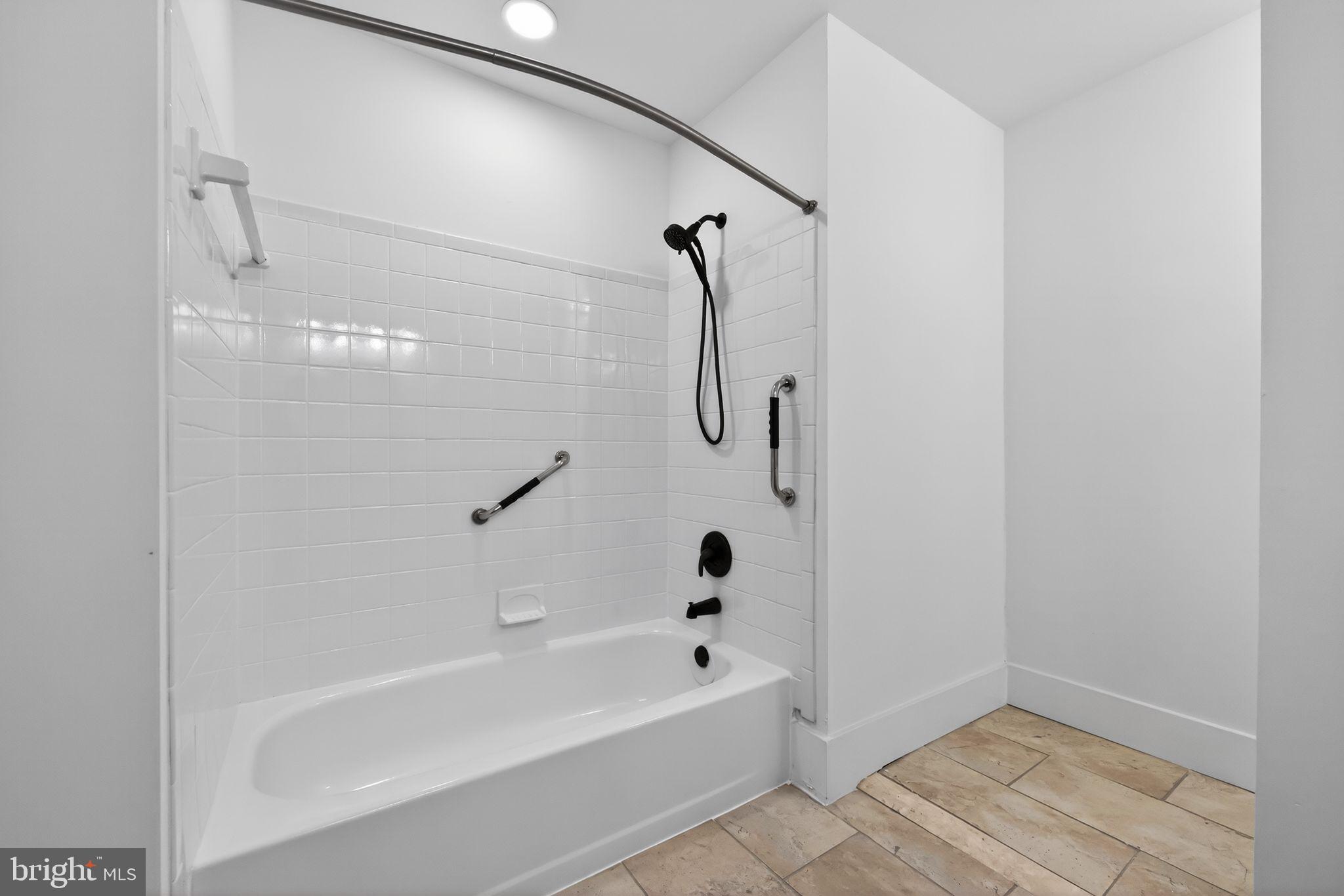 WILLISTOWN WOODS - Residential Lease