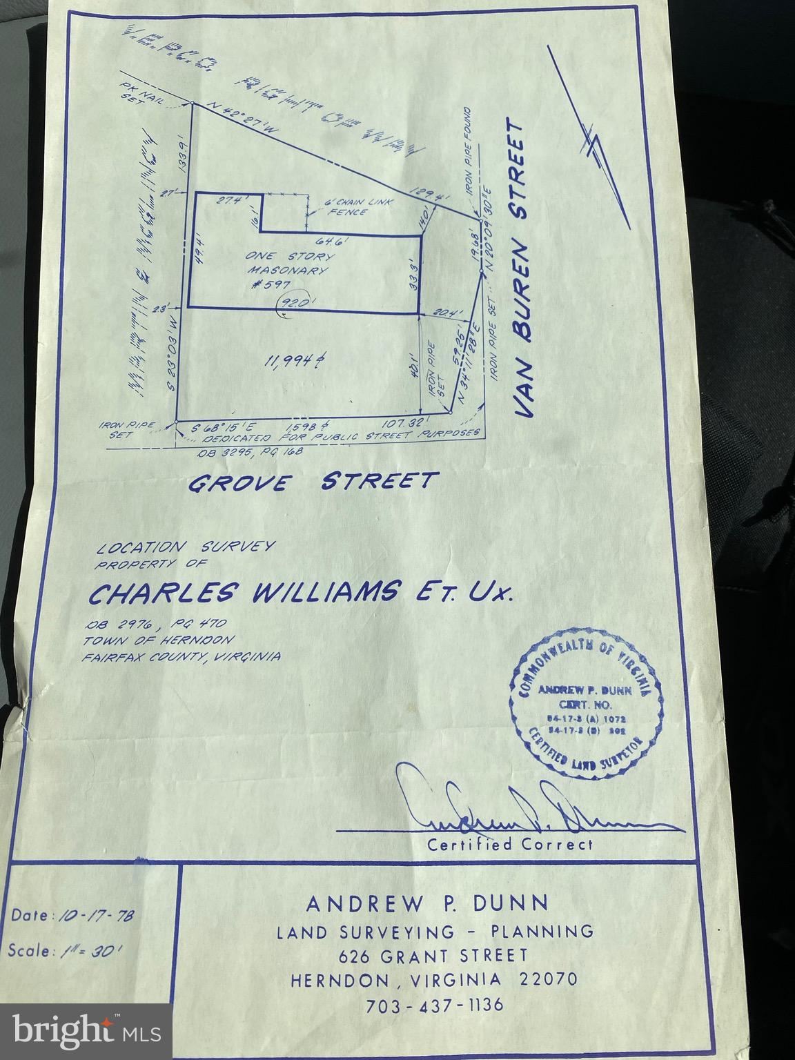 Main image without alt text