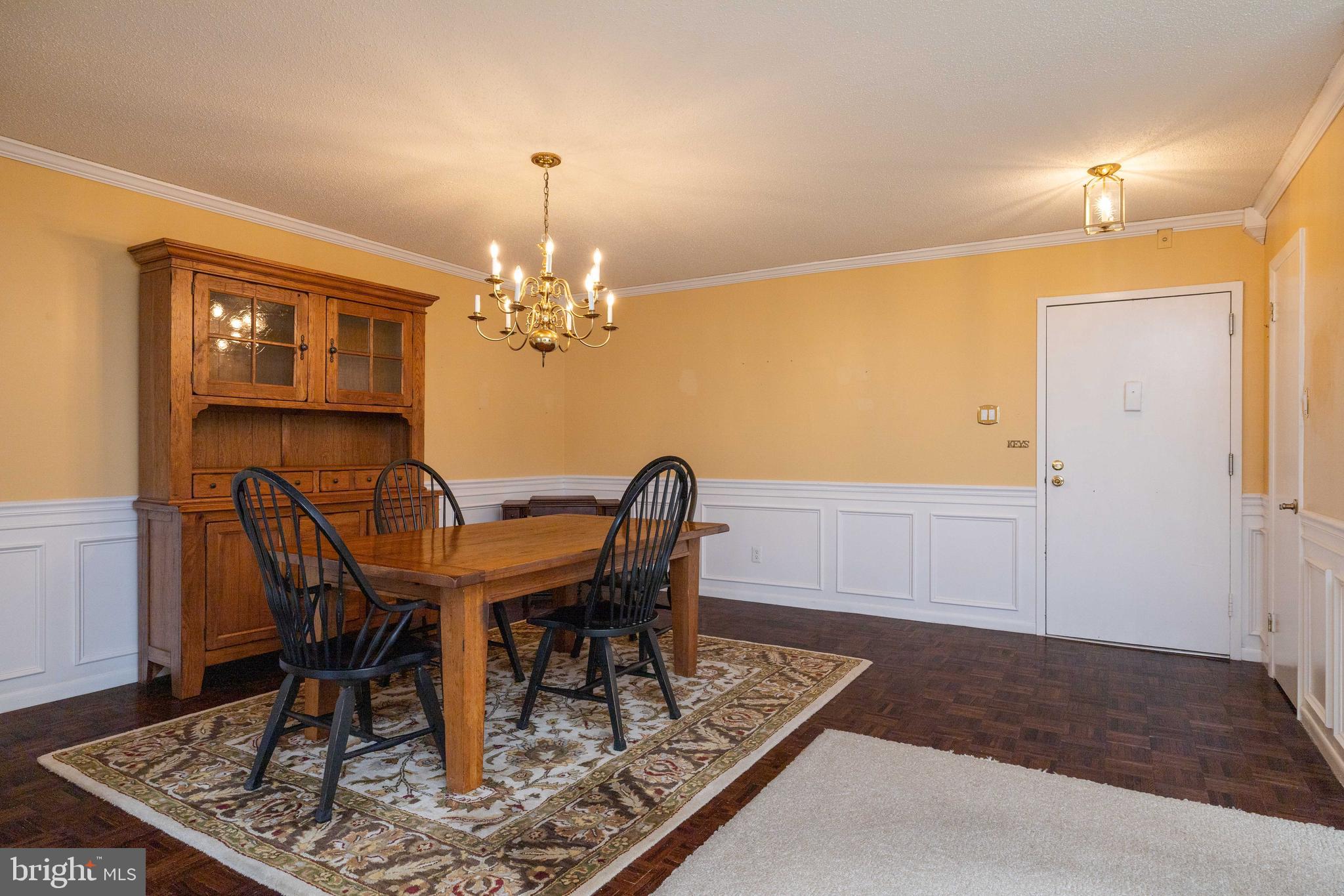 2302 HEATHER COURT 2302