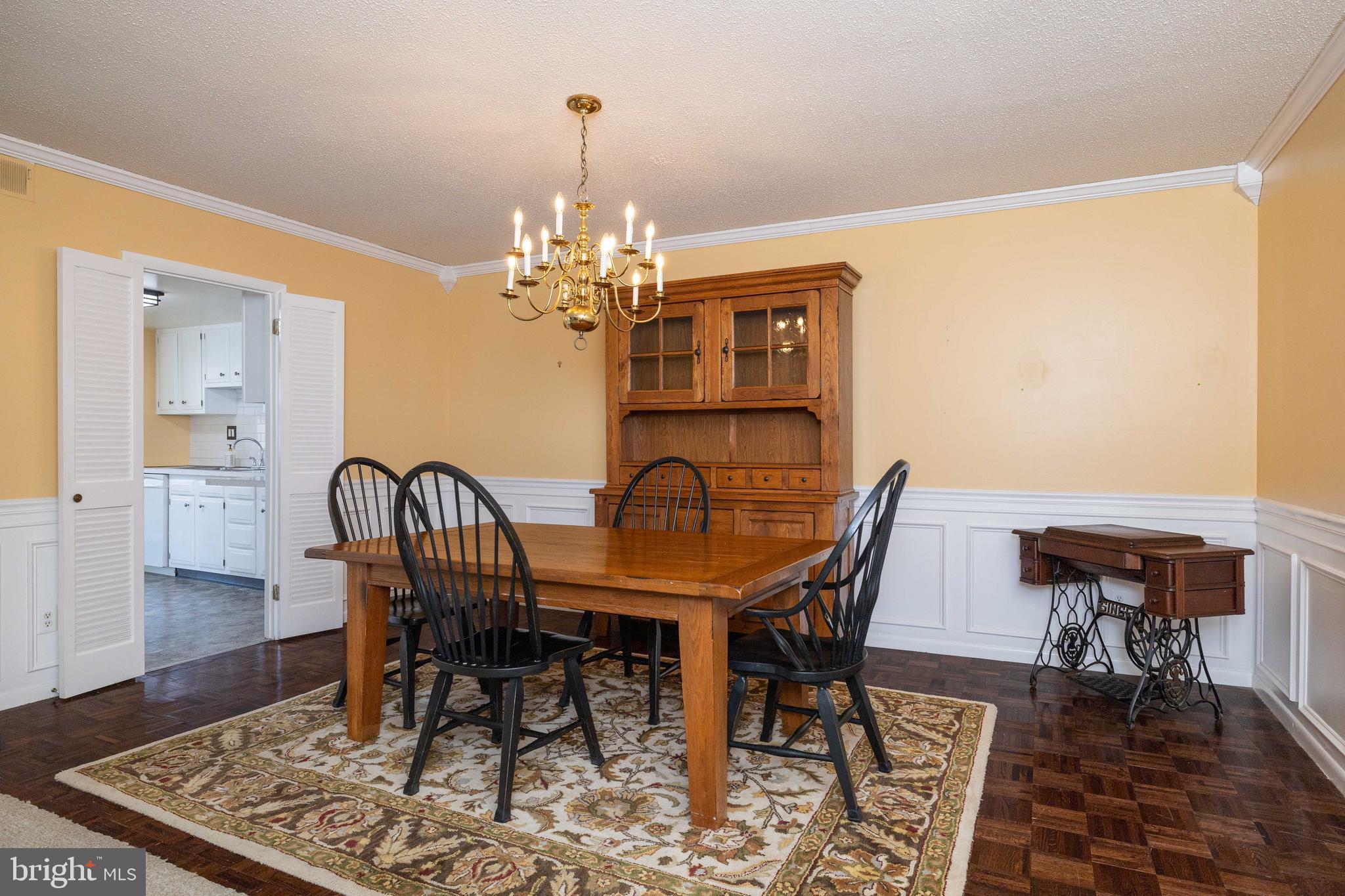 2302 HEATHER COURT 2302