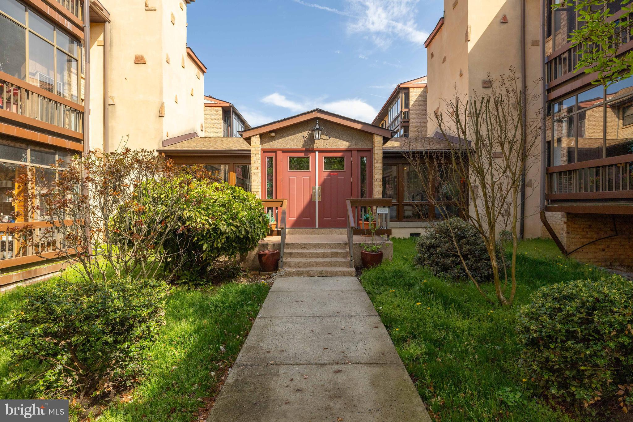 2302 HEATHER COURT 2302