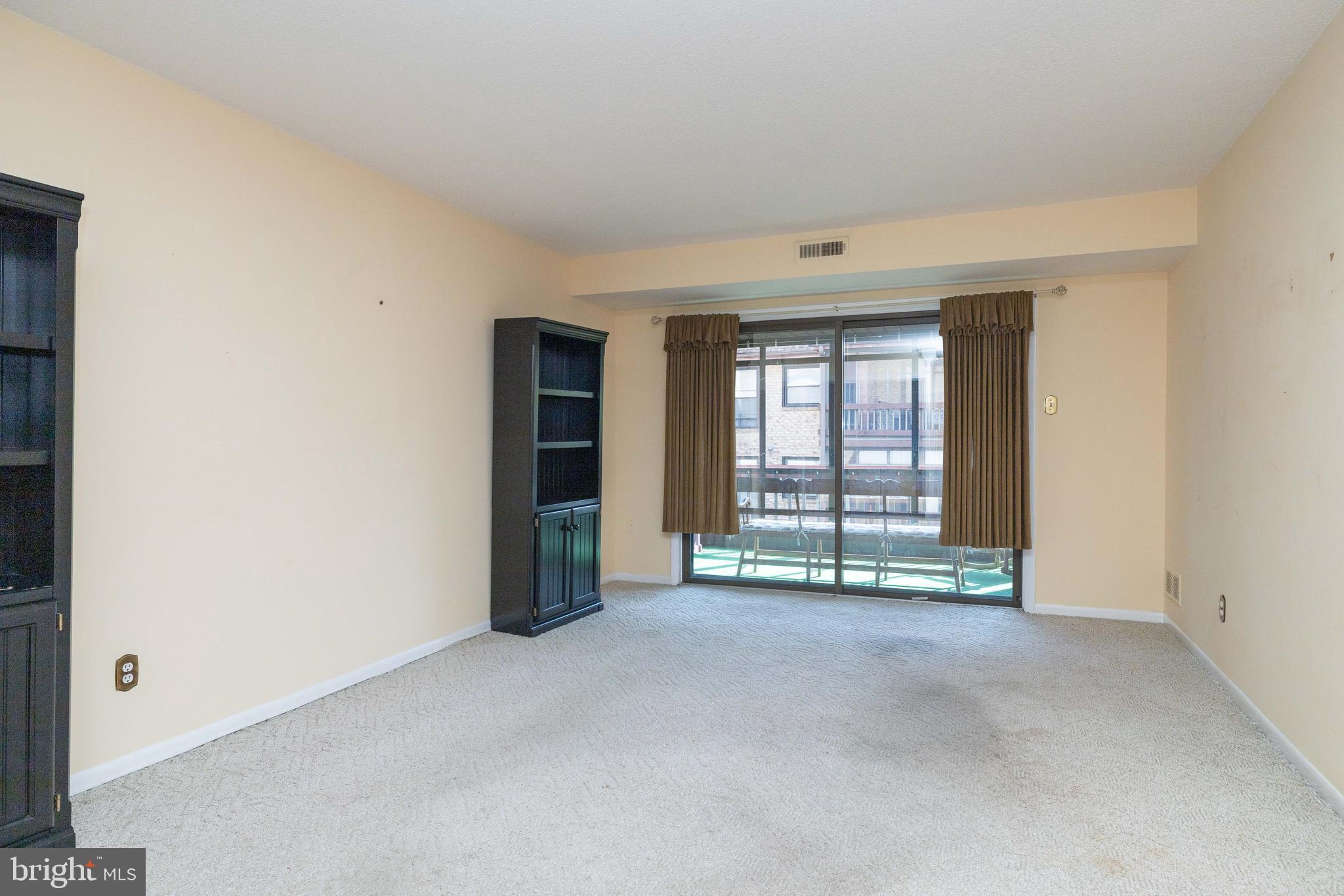 2302 HEATHER COURT 2302