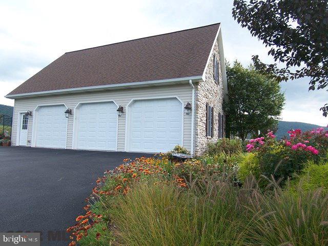 HUNTRIDGE MANOR - Residential