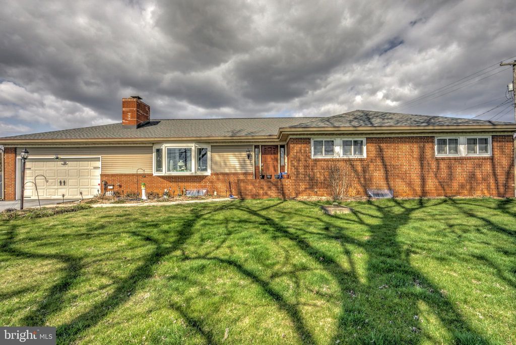 Photo of 629 DOE RUN RD, LITITZ, PA 17543 (MLS # PALA2032752)