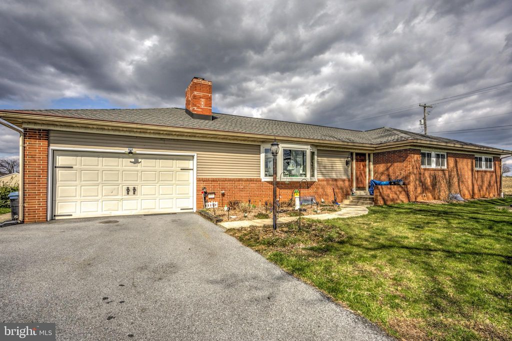 Photo of 629 DOE RUN RD, LITITZ, PA 17543 (MLS # PALA2032752)