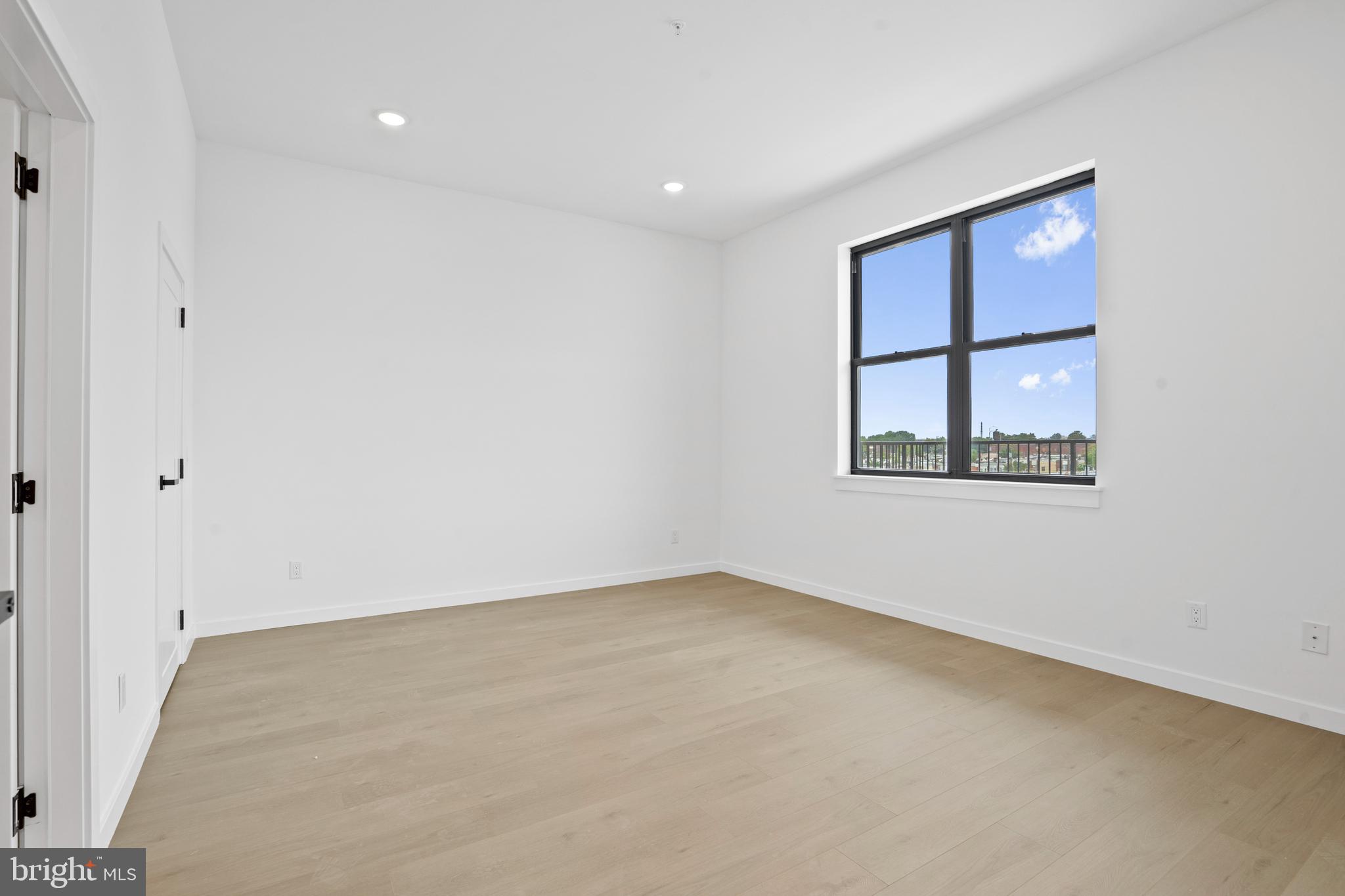 PORT RICHMOND - Residential Lease