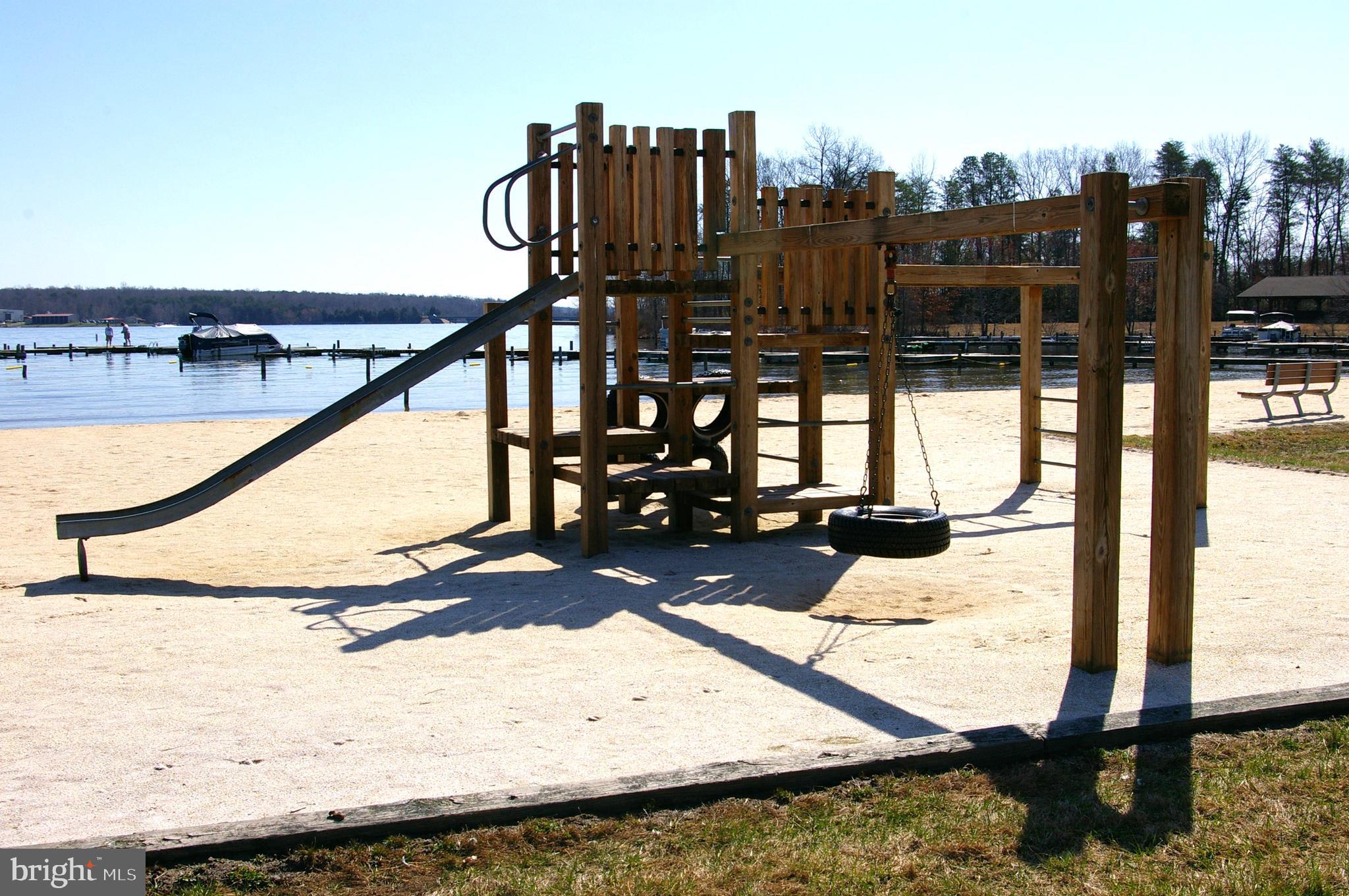 WINDWOOD COVES - Land