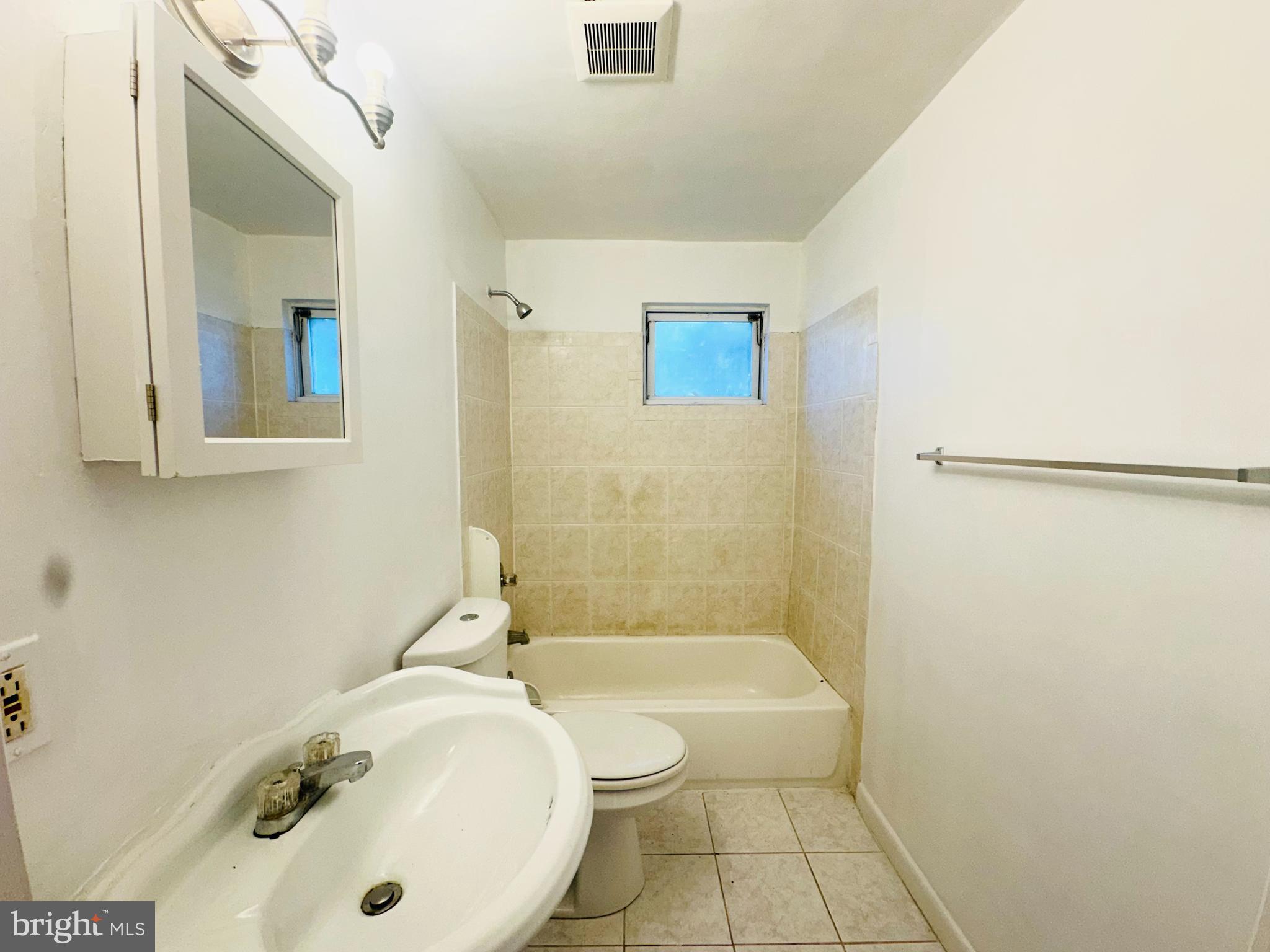 HILLENDALE - Residential Lease