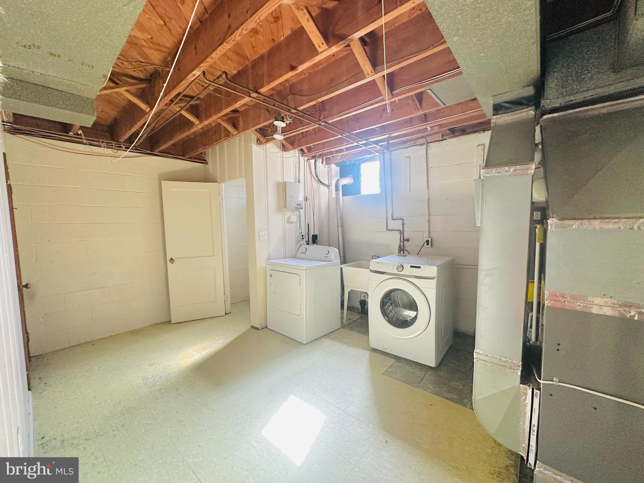 HILLENDALE - Residential Lease