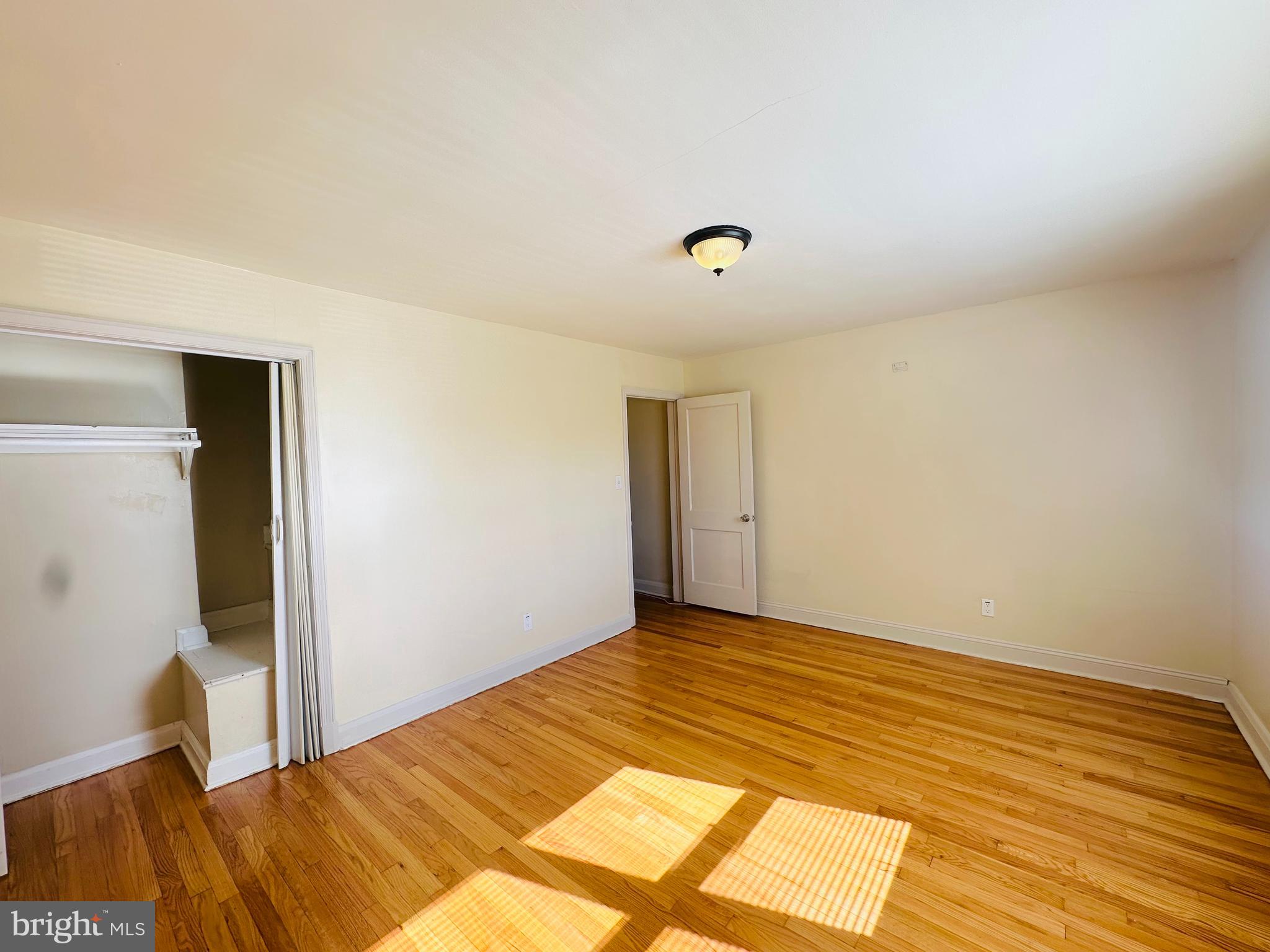 HILLENDALE - Residential Lease