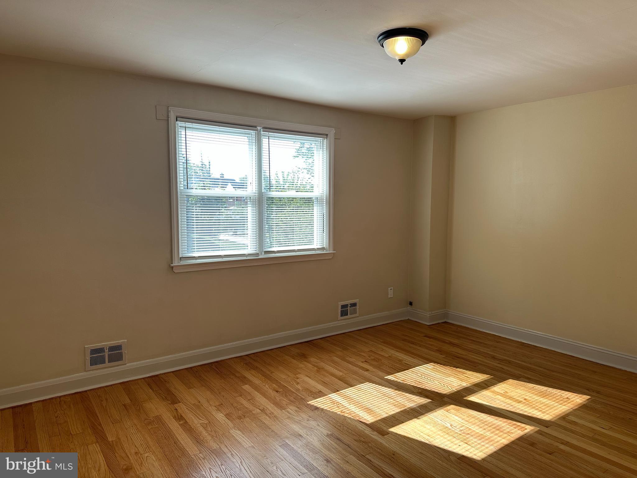 HILLENDALE - Residential Lease