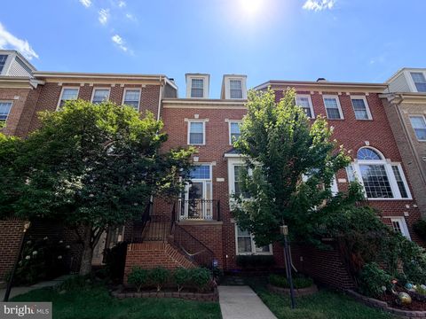 Photo of 14609 Creek Valley Court, CENTREVILLE, VA 20120 (MLS # VAFX2313898)
