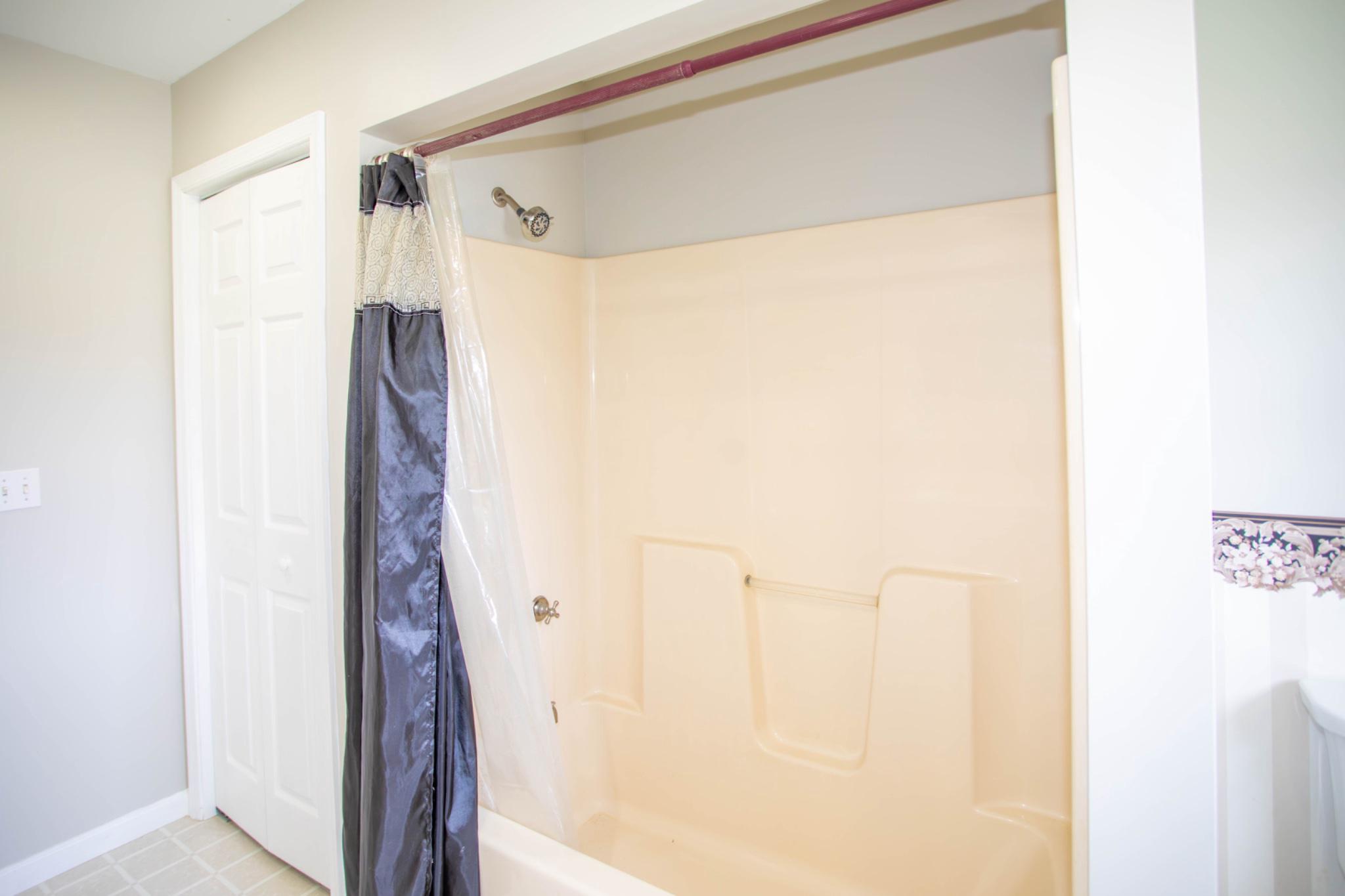 HICKORY WOODS - Residential