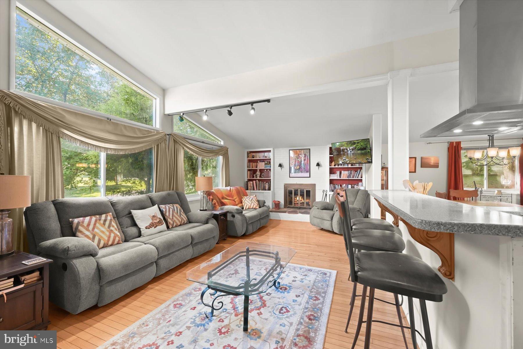 COLUMBIA HILLS - Residential