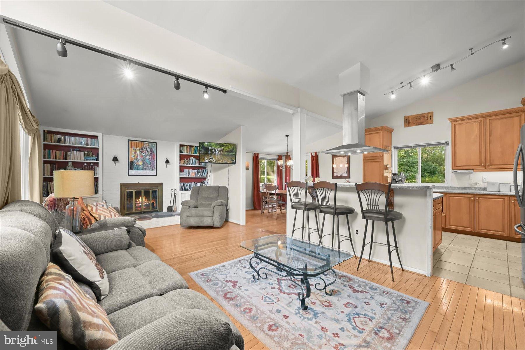 COLUMBIA HILLS - Residential