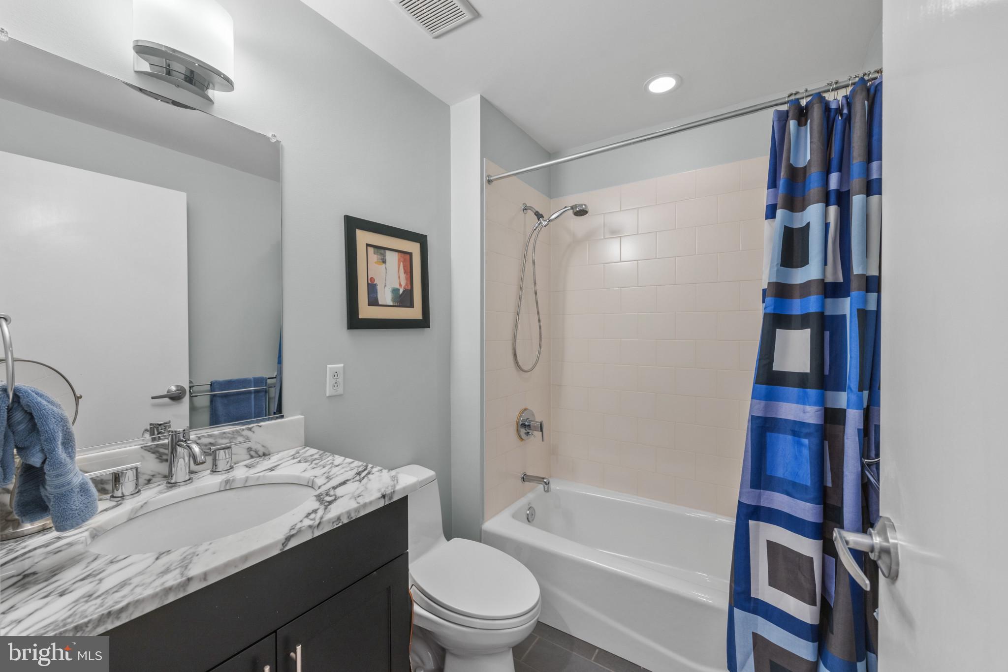 LOCUST POINT - Residential