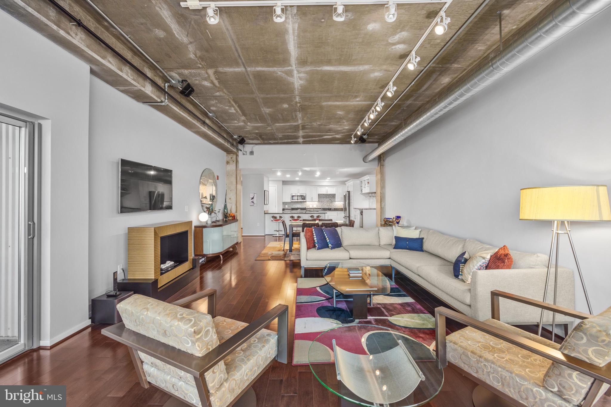 LOCUST POINT - Residential