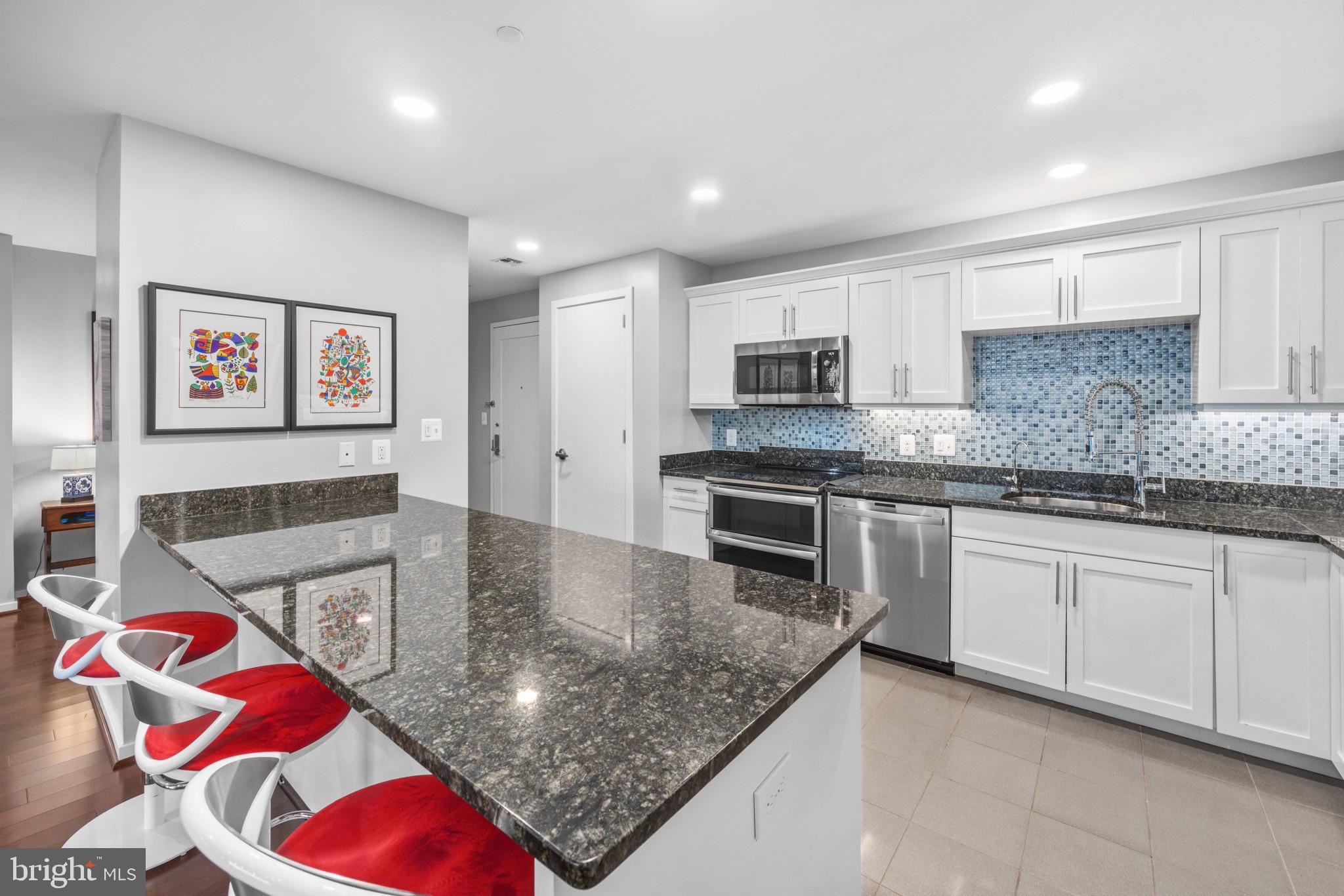 LOCUST POINT - Residential