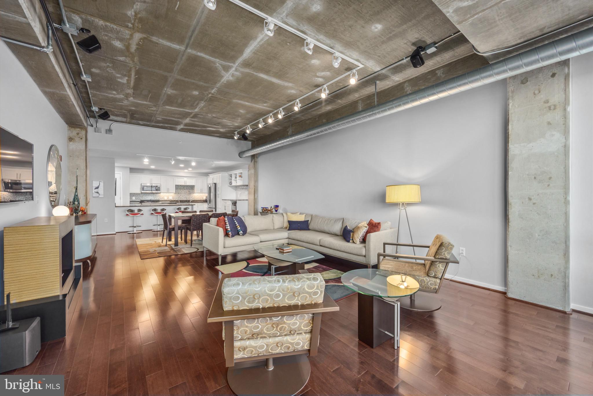 LOCUST POINT - Residential