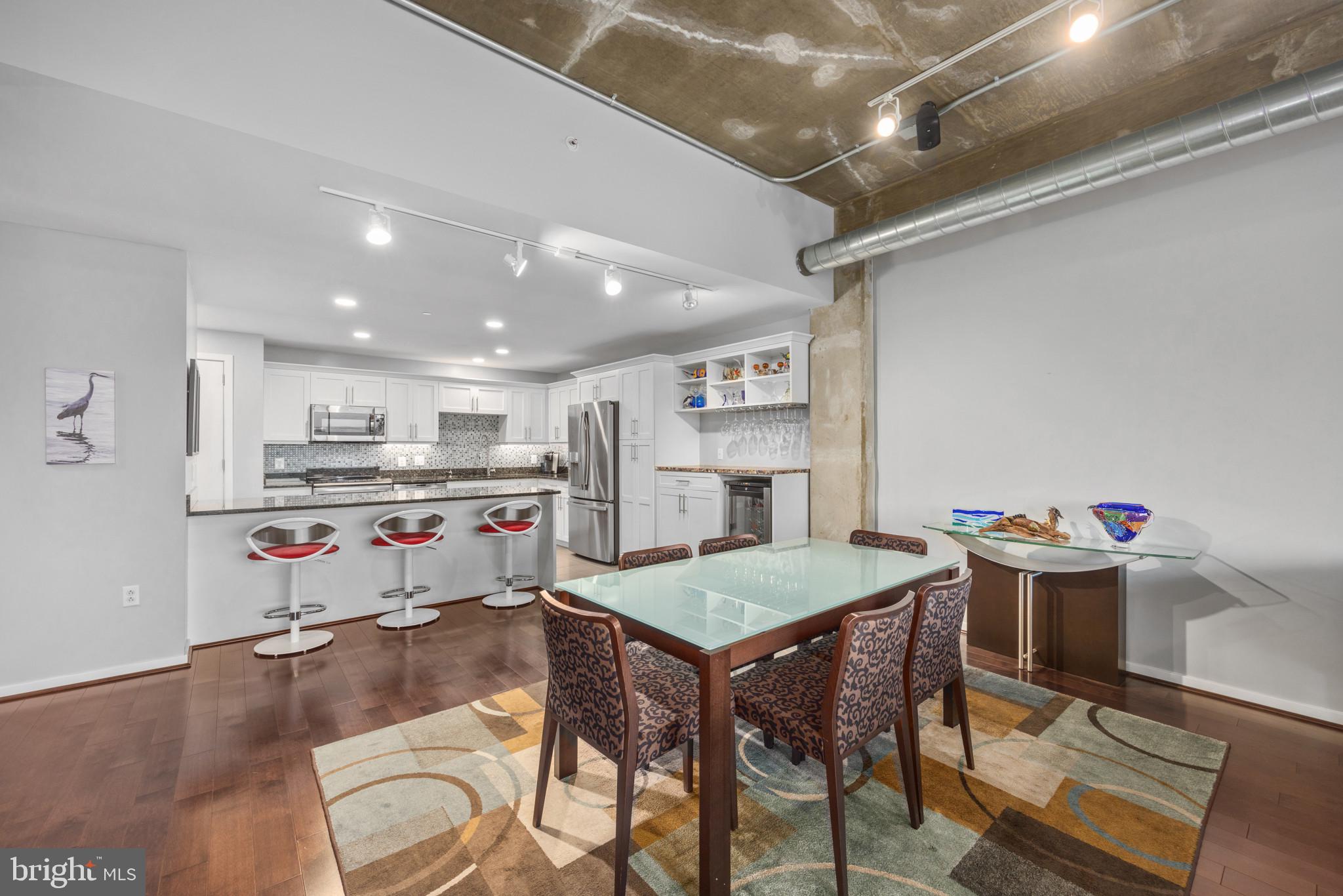 LOCUST POINT - Residential