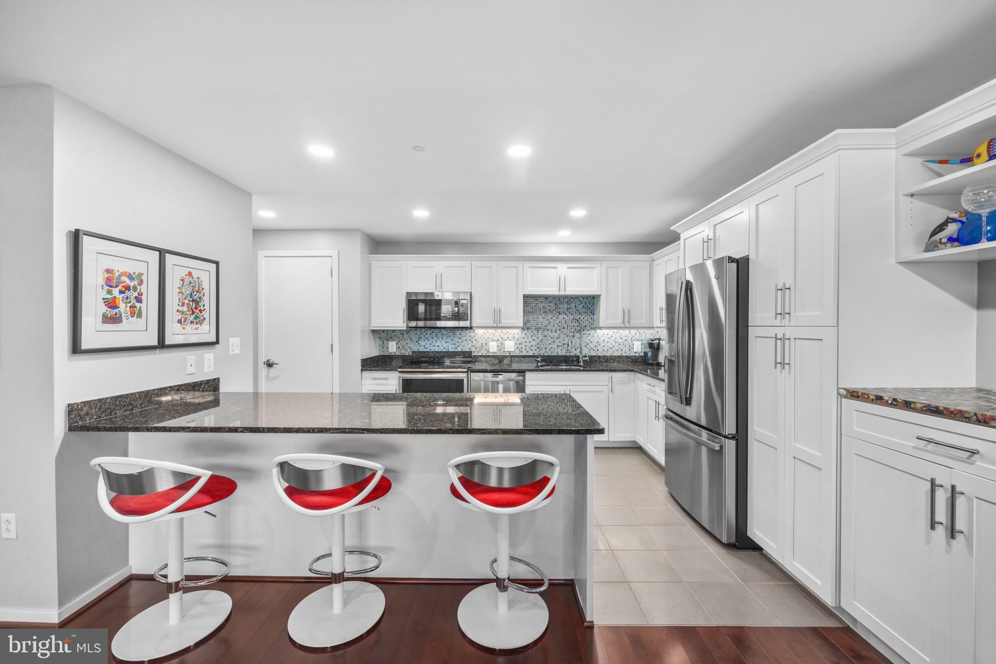 LOCUST POINT - Residential