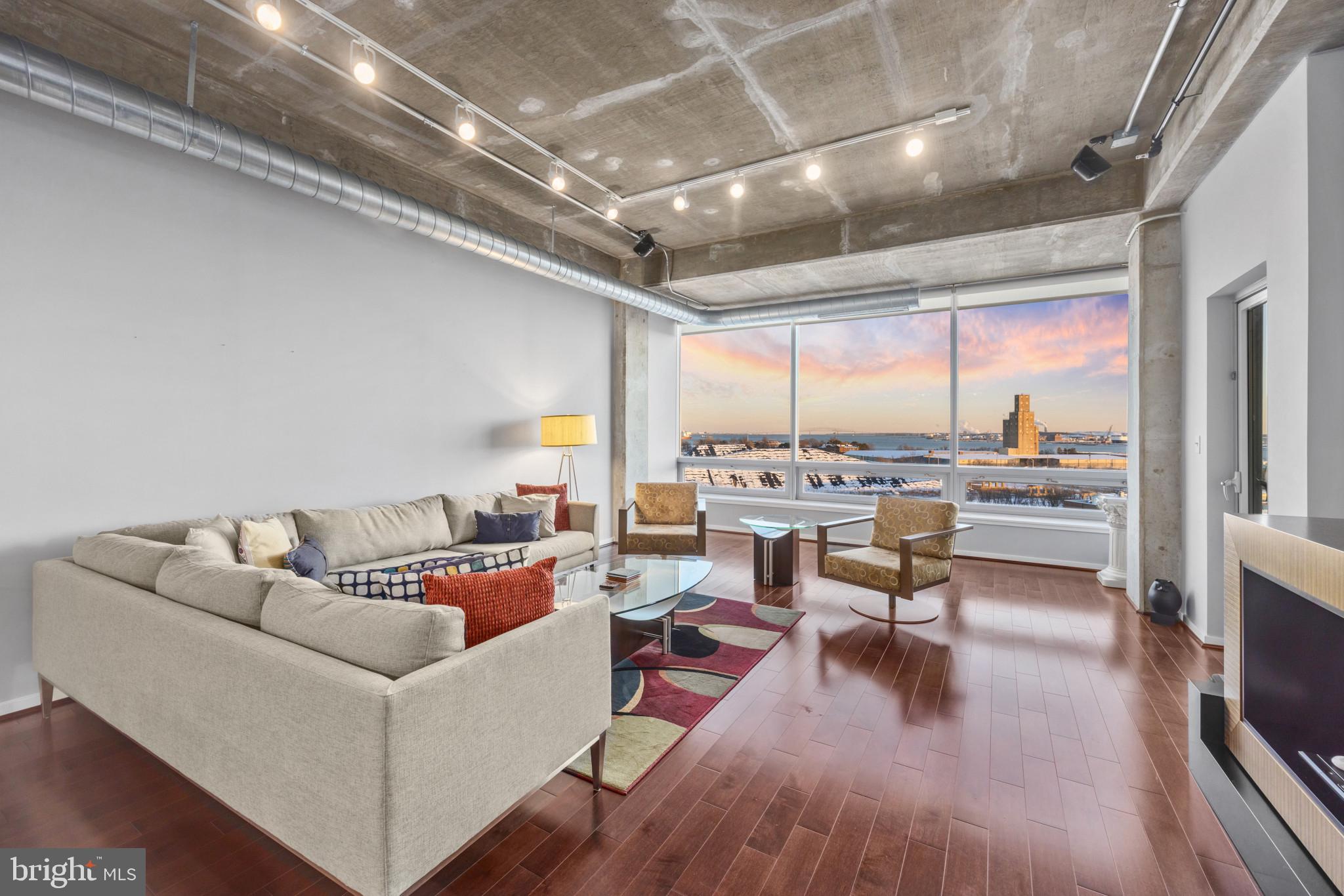 LOCUST POINT - Residential