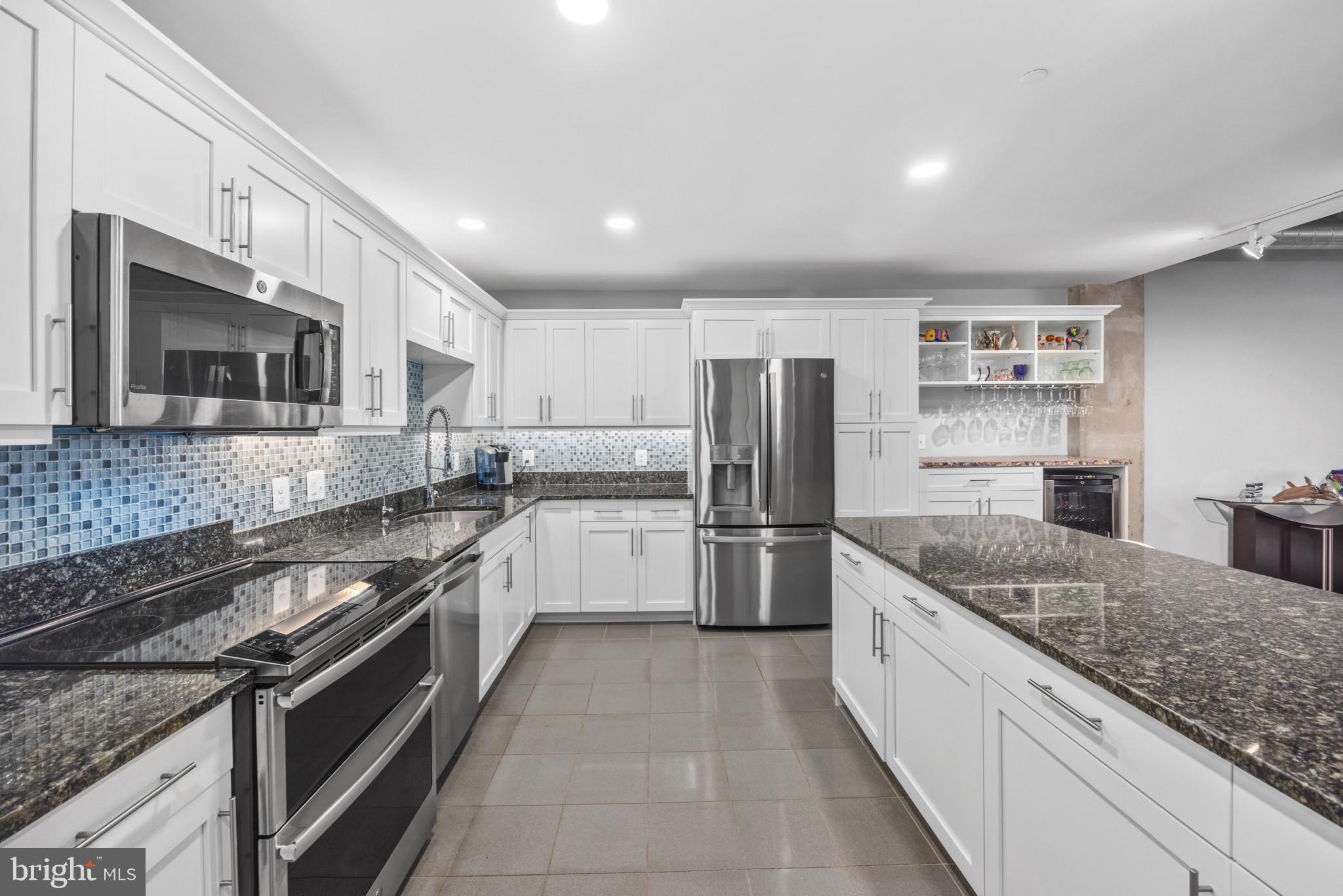 LOCUST POINT - Residential