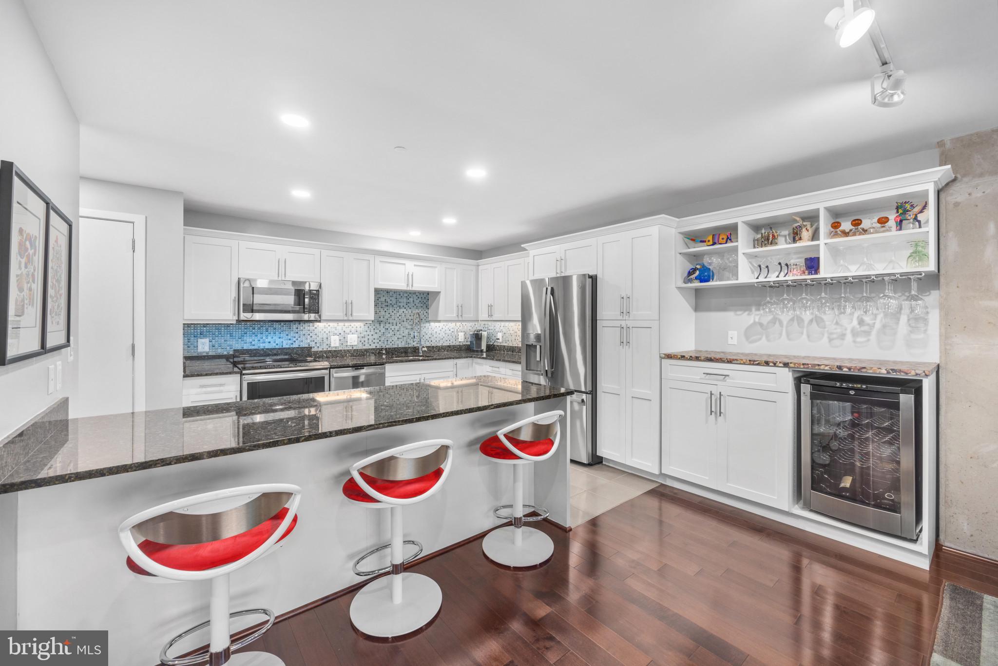 LOCUST POINT - Residential