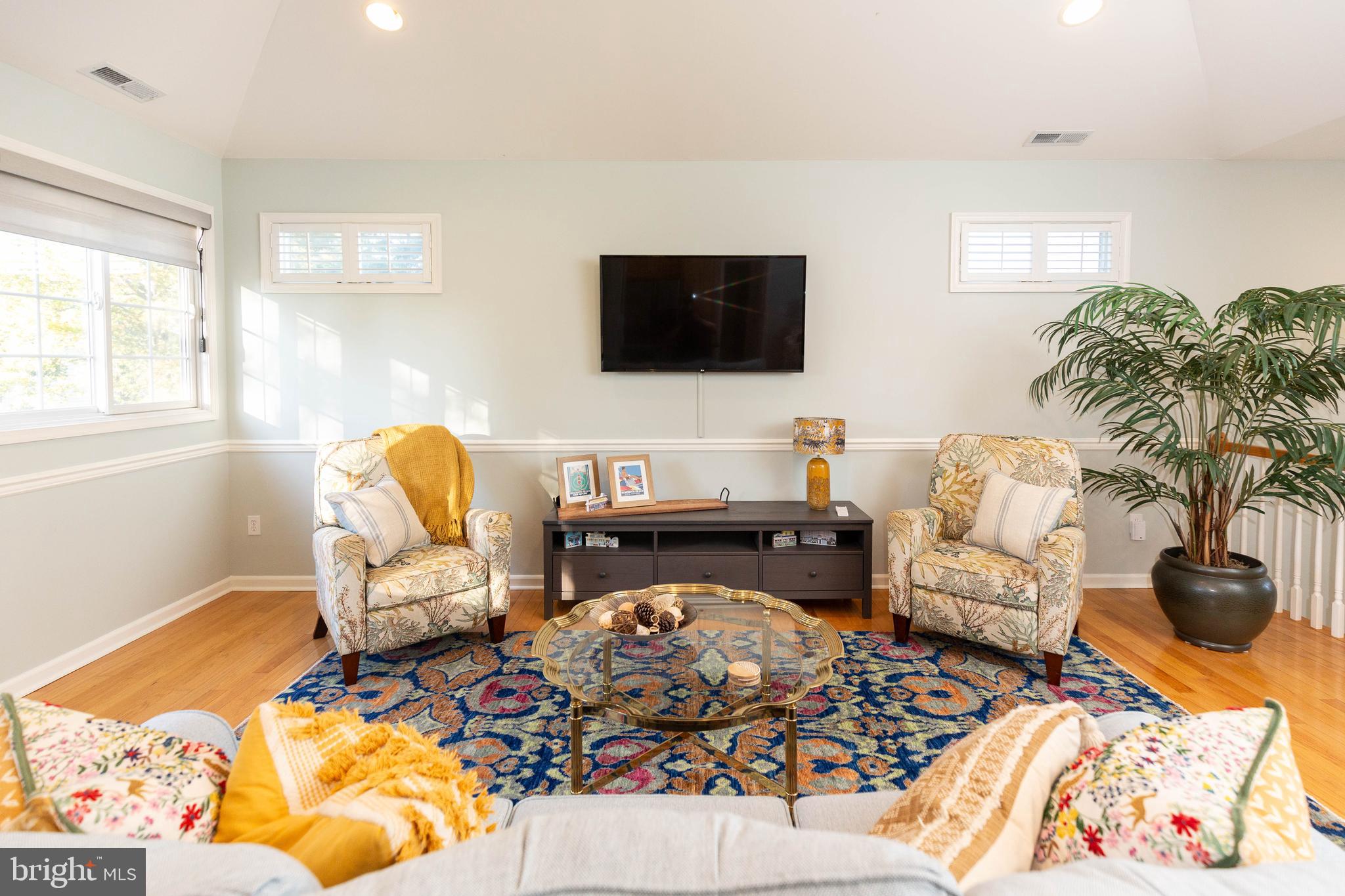 THE TIDES - Residential