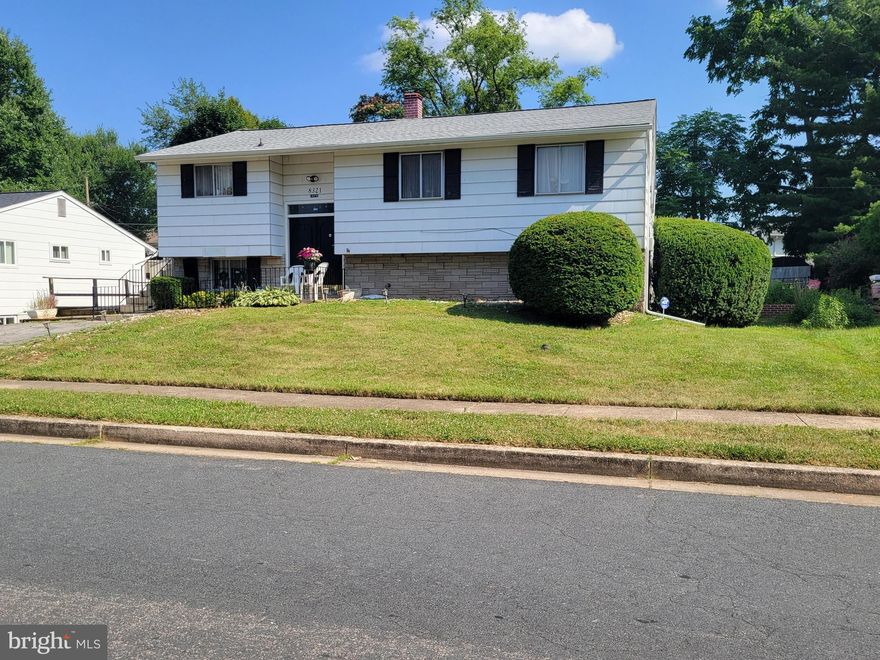 CONVEIENTLY LOCATED NEIGHBORHOOD, THIS 4 BEDROOM  2 BATH SPLIT LEVEL COME WITH TWO MAJOR FEATURES, CENTRAL AIR AND ASPHALT ROOF BOTH APPROXIMATELY ONLY  TWO( 2 ) YEARS OLD. BASEMENT FULLY FINISHED FOR YOUR ENJOYMENT WITH WALKOUT LOWER LEVEL. PRIVATE REAR YARD WITH COVERED BACK PORCH FOR COOKOUTS  AND OTHER ENTERTAINMENT  OUT OF THE RAIN.  ALARM SYSTEM INCLUDED. GREAT HOME WAITING FOR YOUR PERSONAL TOUCH.  SOLD AS-IS.