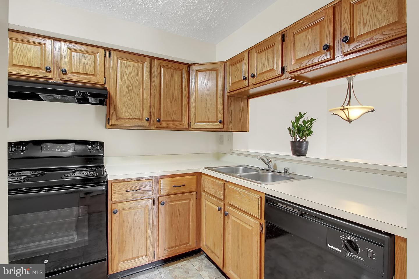 LAUREL WOODS - Residential