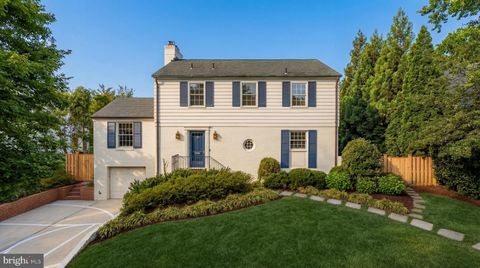 Photo of 5303 Duvall Drive, BETHESDA, MD 20816 (MLS # MDMC2227702)