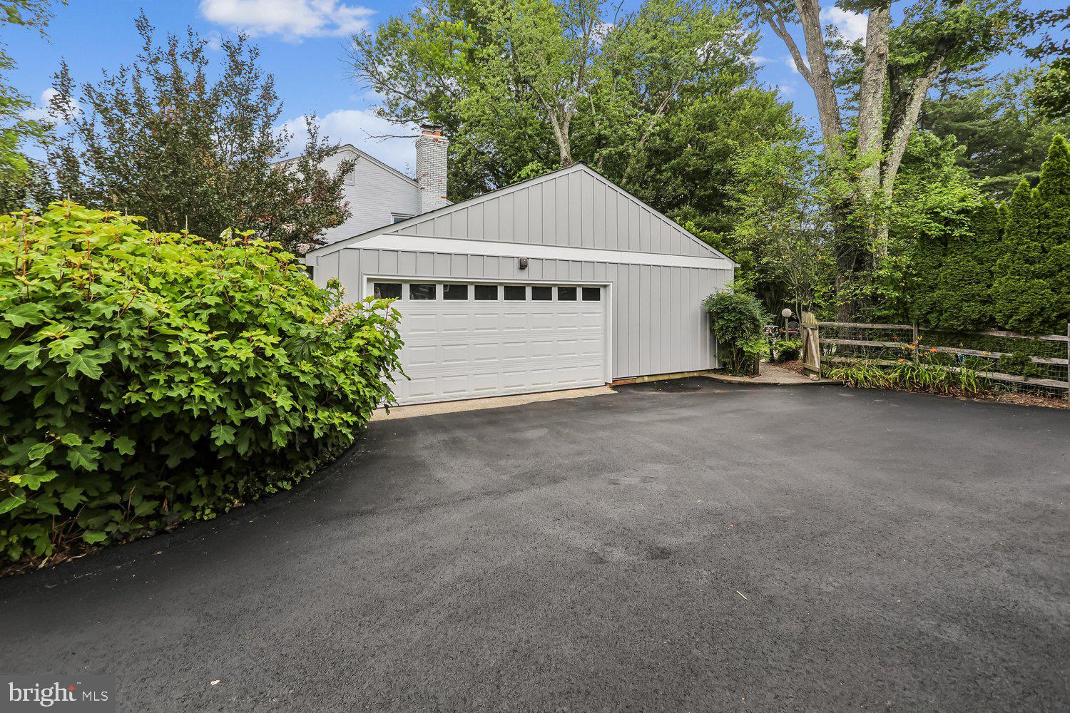 15704 ANCIENT OAK DRIVE
