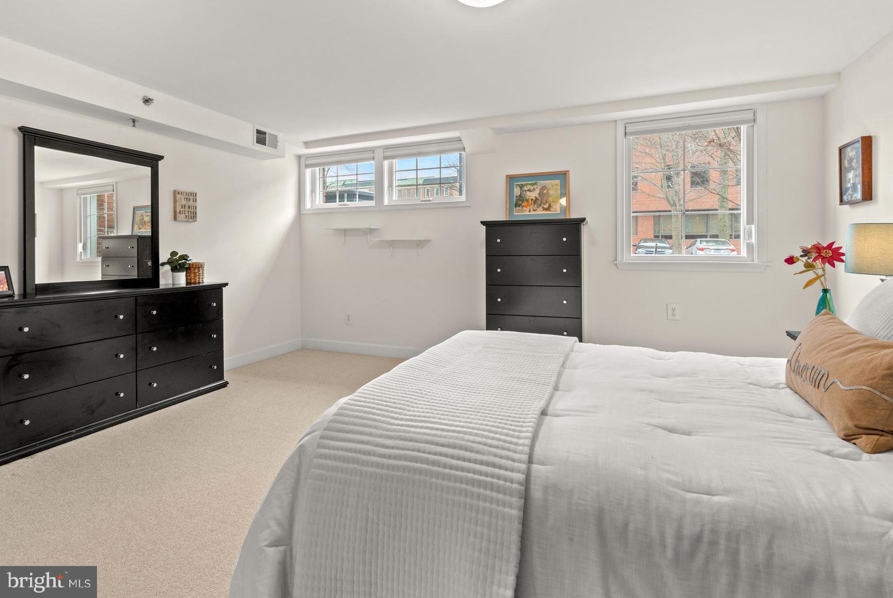 RIVERTON - Residential Lease