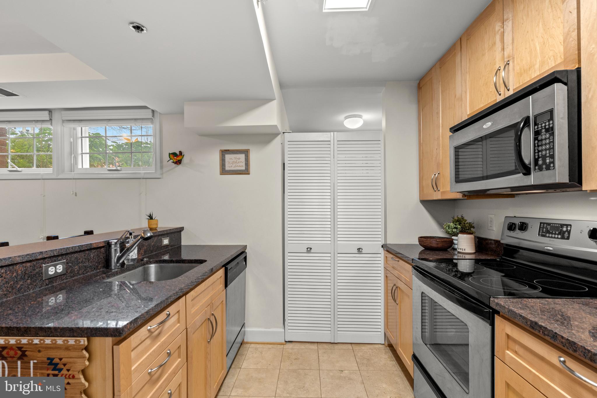 RIVERTON - Residential Lease